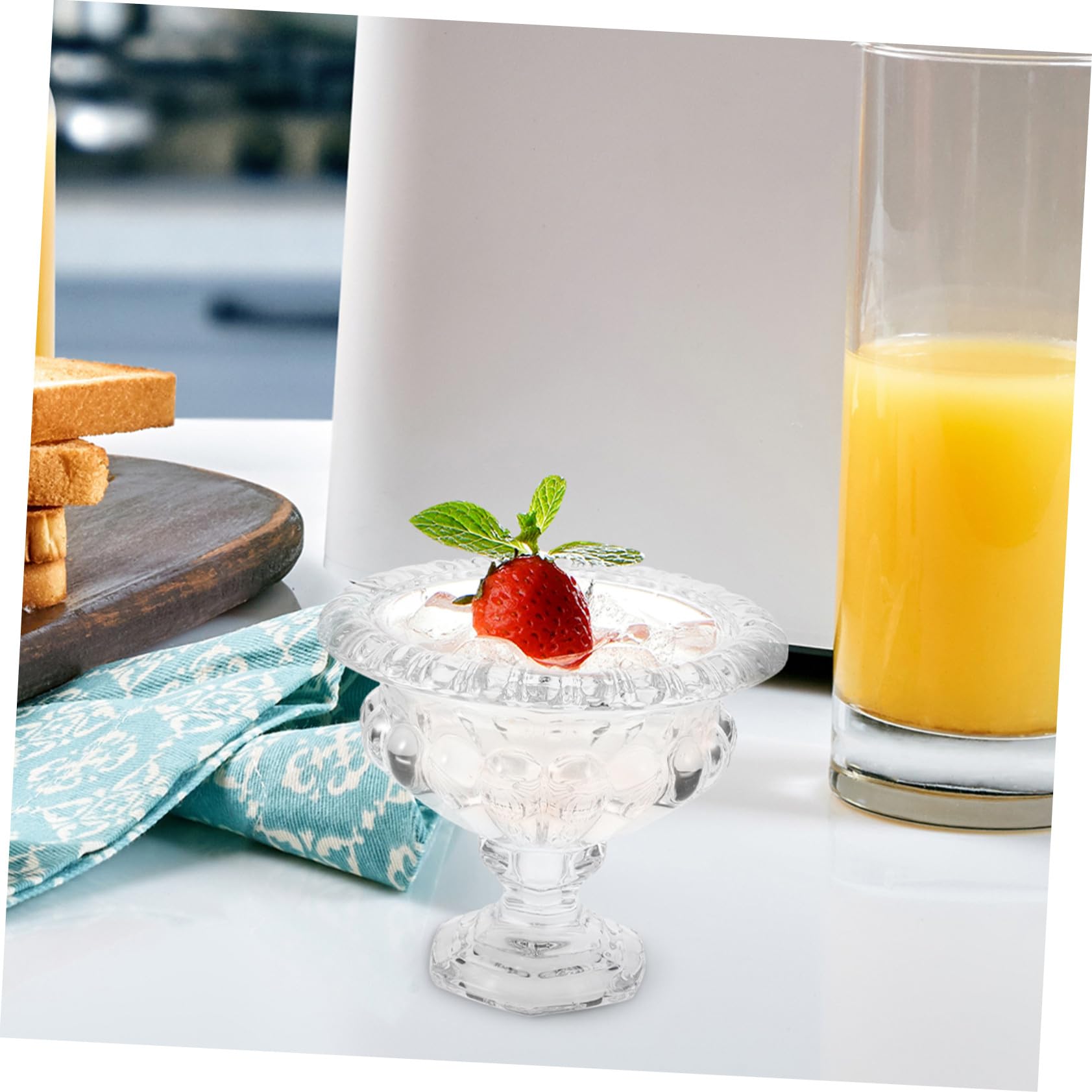VILLCASE Sommer Dessertbecher mit Fuß aus Glas Elegante Parfait Eisbecher für Kühle Getränke und Dessertschalen im Europäischen Stil für Essbereich und Gesellige Runden
