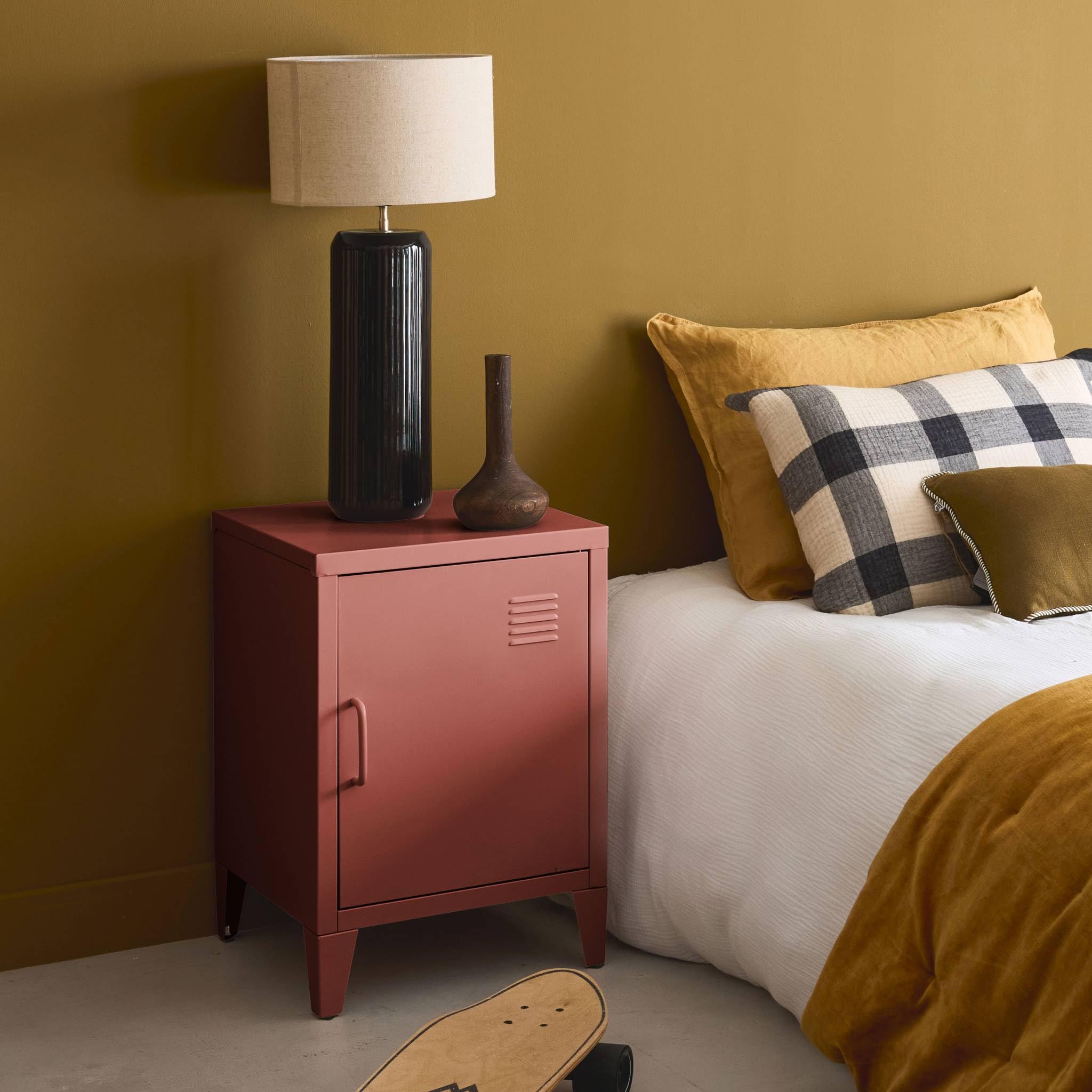 sweeek - Table de Chevet en Acier Terracotta. 1 Porte. casier. Chambre Enfant