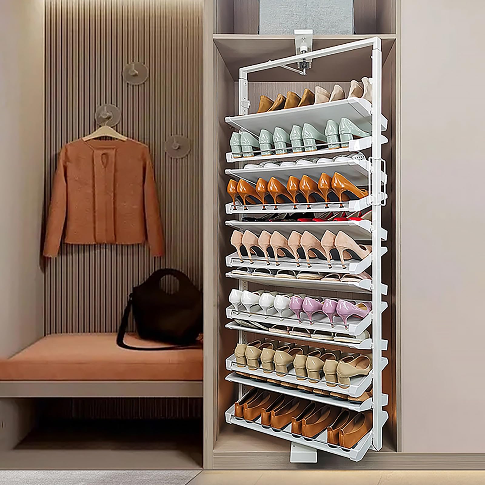 Tour à chaussures rotative 360° idéale pour sublimer et ordonner un petit dressing