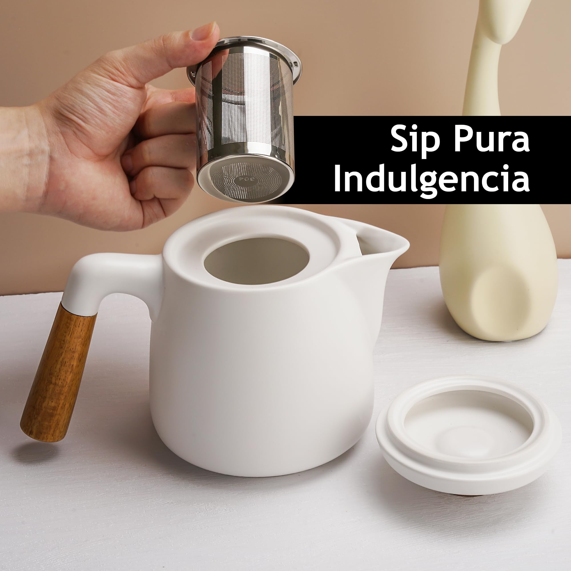 MIAMIO – Juego de tetera de cerámica de 1000 ml con infusor y tazas/colador de té, 4 tazas de té de cerámica (300 ml), platitos de bambú/asa para el hogar y el despacho (Blanco)