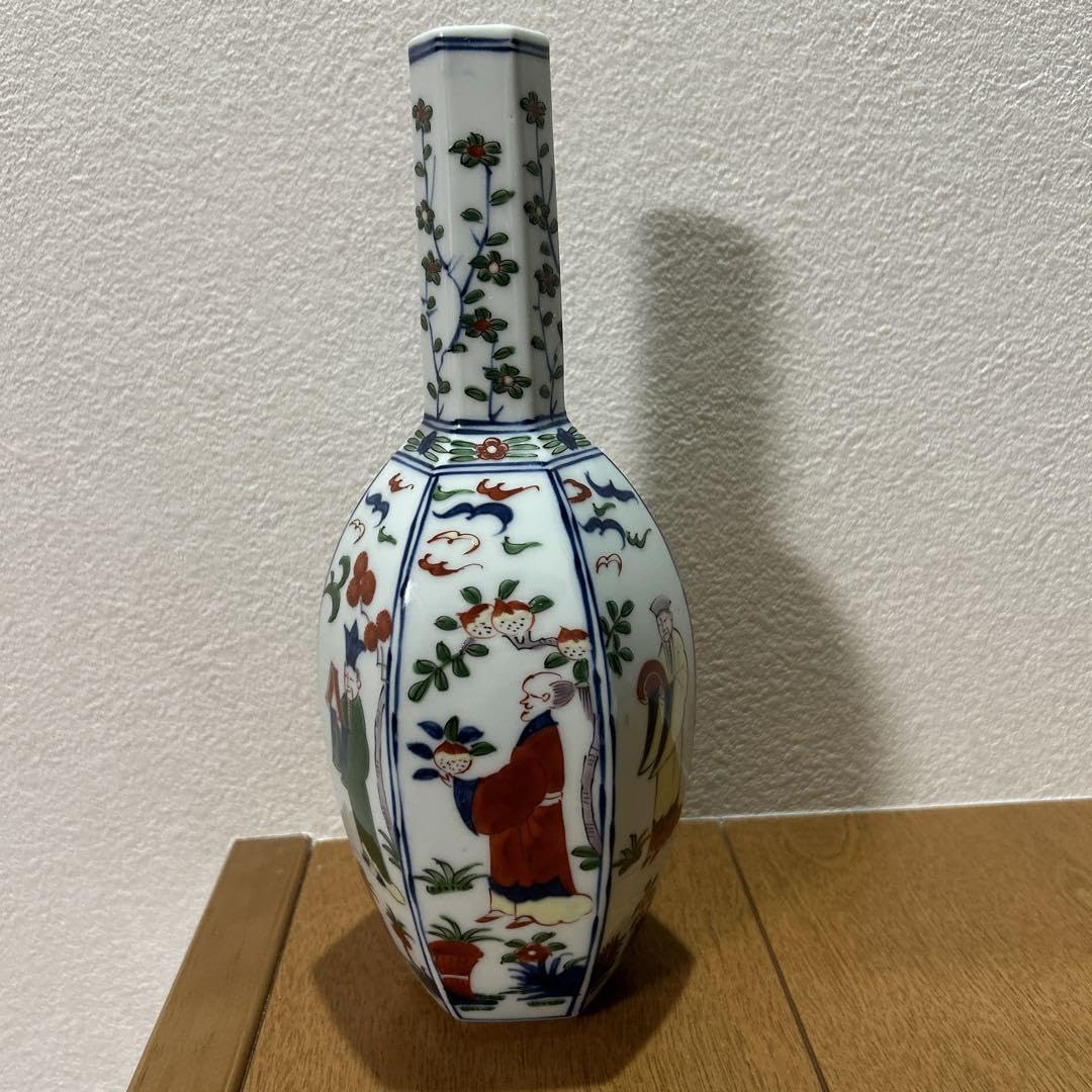 源右衛門　万暦唐人物絵　花瓶　有田焼 Amazon.co.jp: 有田焼 源右衛門 萬暦風人物絵 花瓶 : ホビー