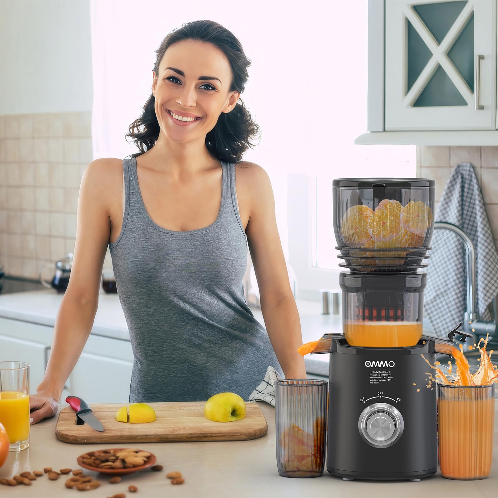 OMMO Extracteur de Jus 300W, Goulotte 148 mm, Machine à Jus électrique, 2 Tasses PC, Sans BPA, Noir