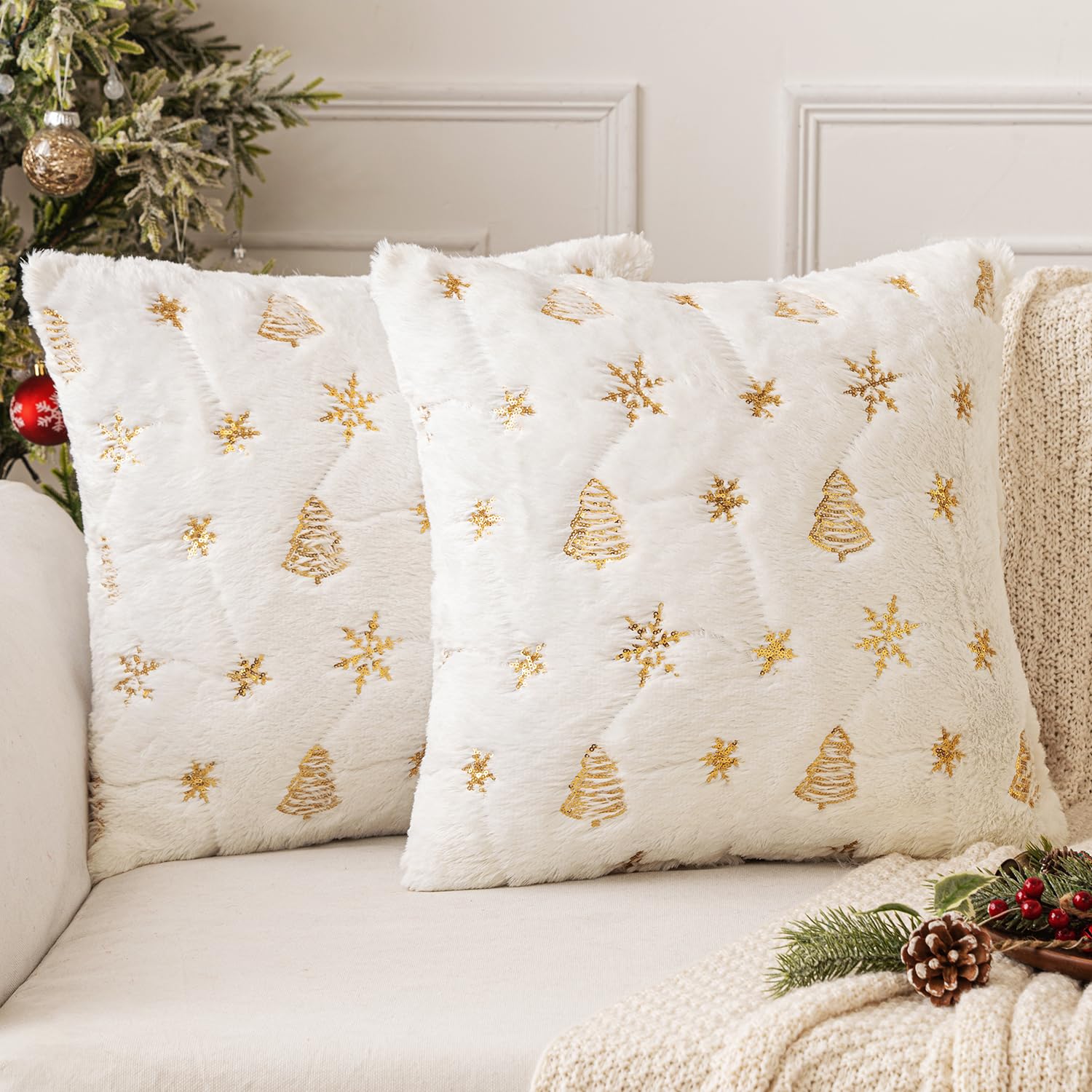MIULEE Christmas Decorative Cushion Covers Set of Christmas - Main Image