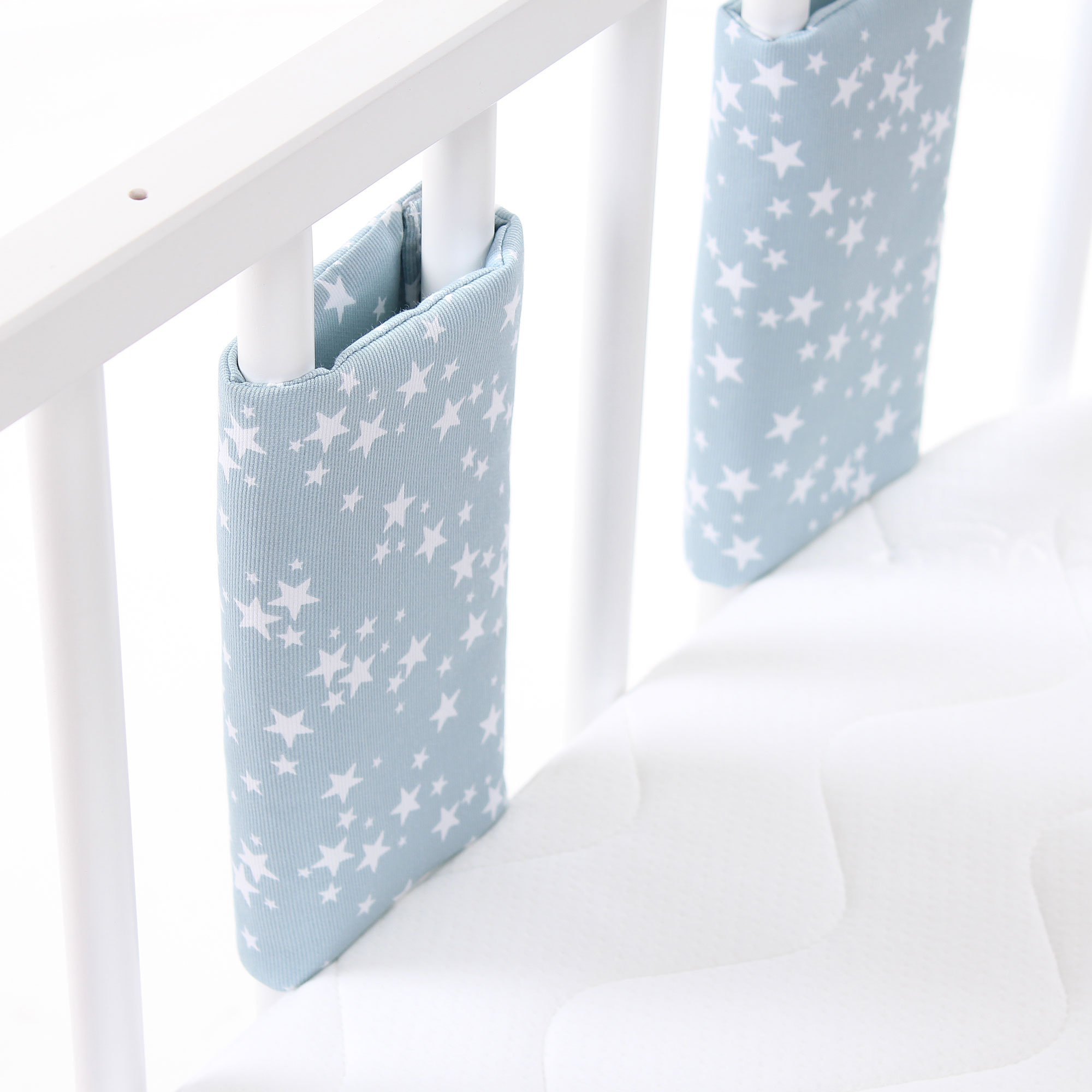 babybay Tour de Lit Ultrafresh en Piqué Convient pour Modèle Maxi Boxspring Comfort Midi/Comfort Plus Bleu Ciel avec Étoiles Blanc 1 Unité
