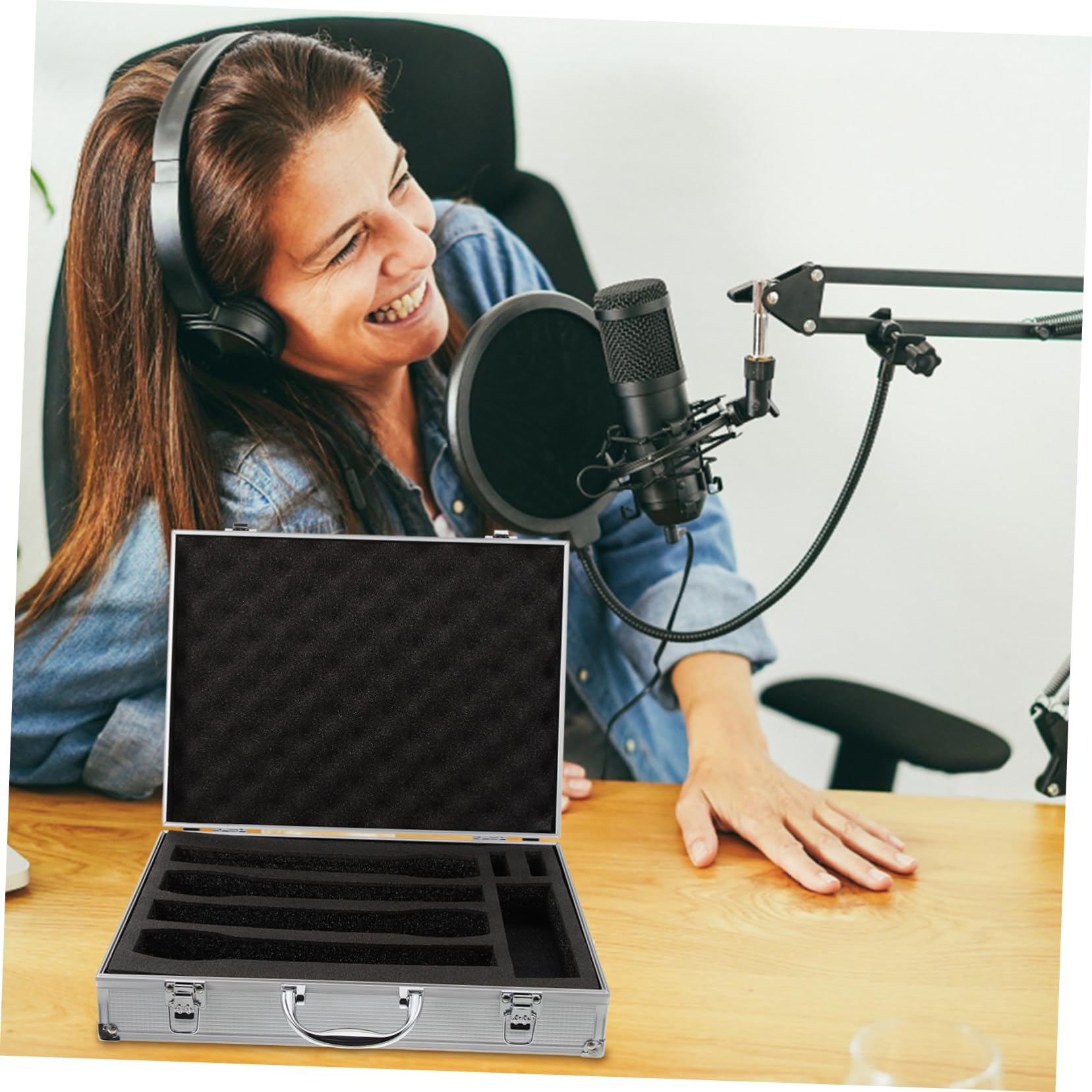 SUPVOX Custodia Rigida Capacità 4 Microfoni per Microfono Wireless con Maniglia Protezione Antipolvere Stabile in Lega di Alluminio con Schiuma per Viaggi