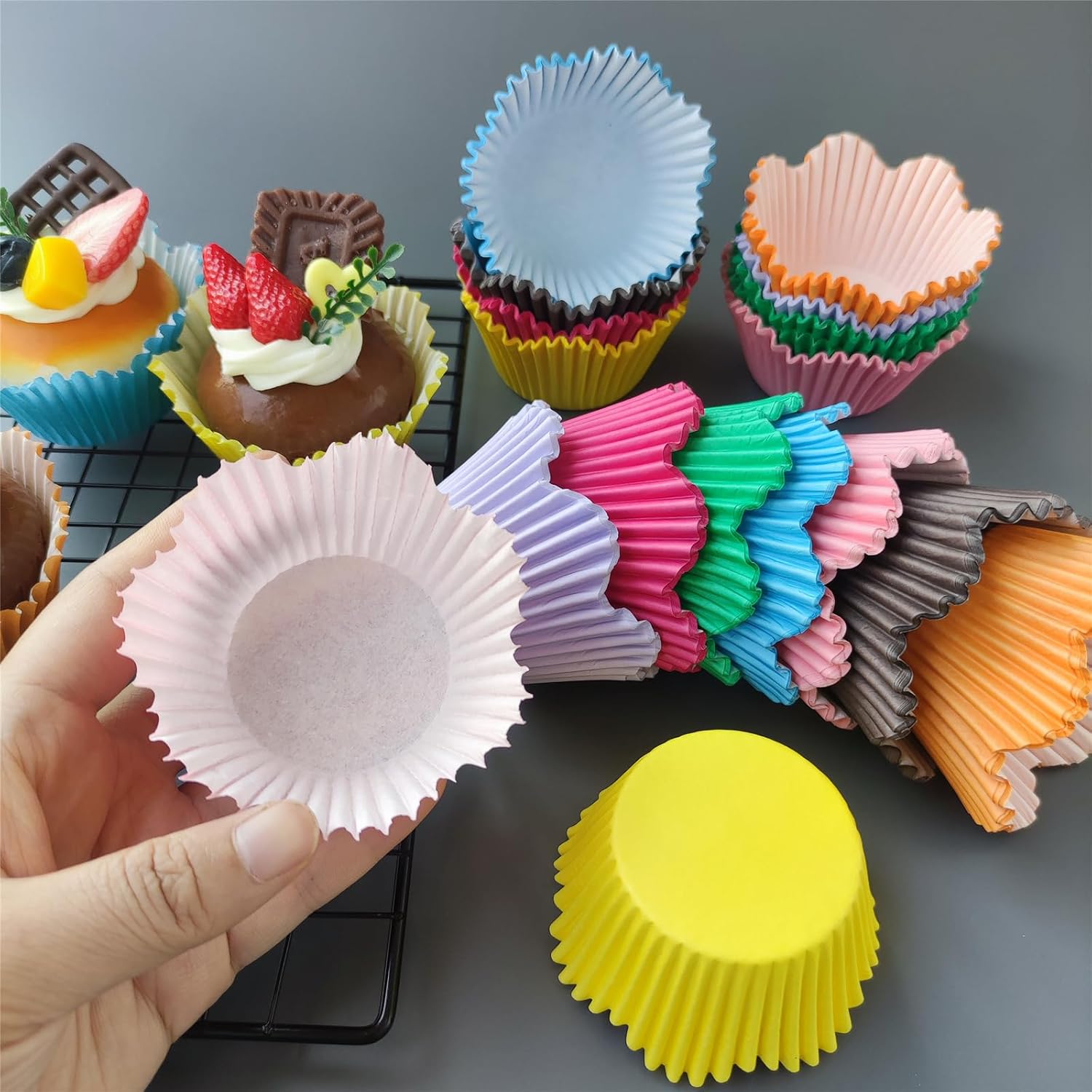 RETON 600 Pcs Flower Petal Cupcake Liners, Floral Shaped Cupcake Wrappers for Muffin Case Trays, Colorful Paper Baking Cups for Birthday Easter Wedding Party Supplies Decor (Mixed Colors)