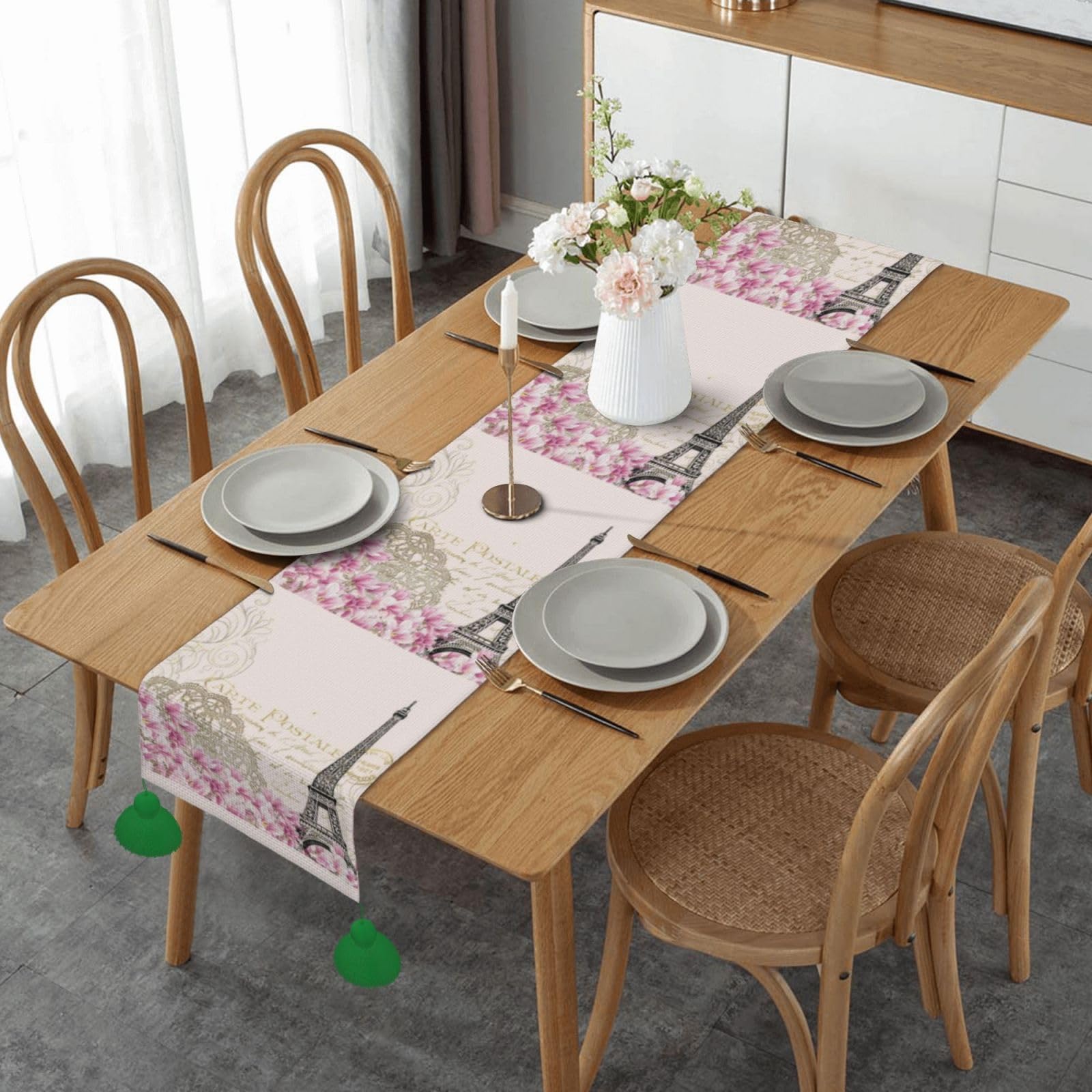 Nappe chemin de table en lin de cuisine au design Tour de Paris et finitions soignées