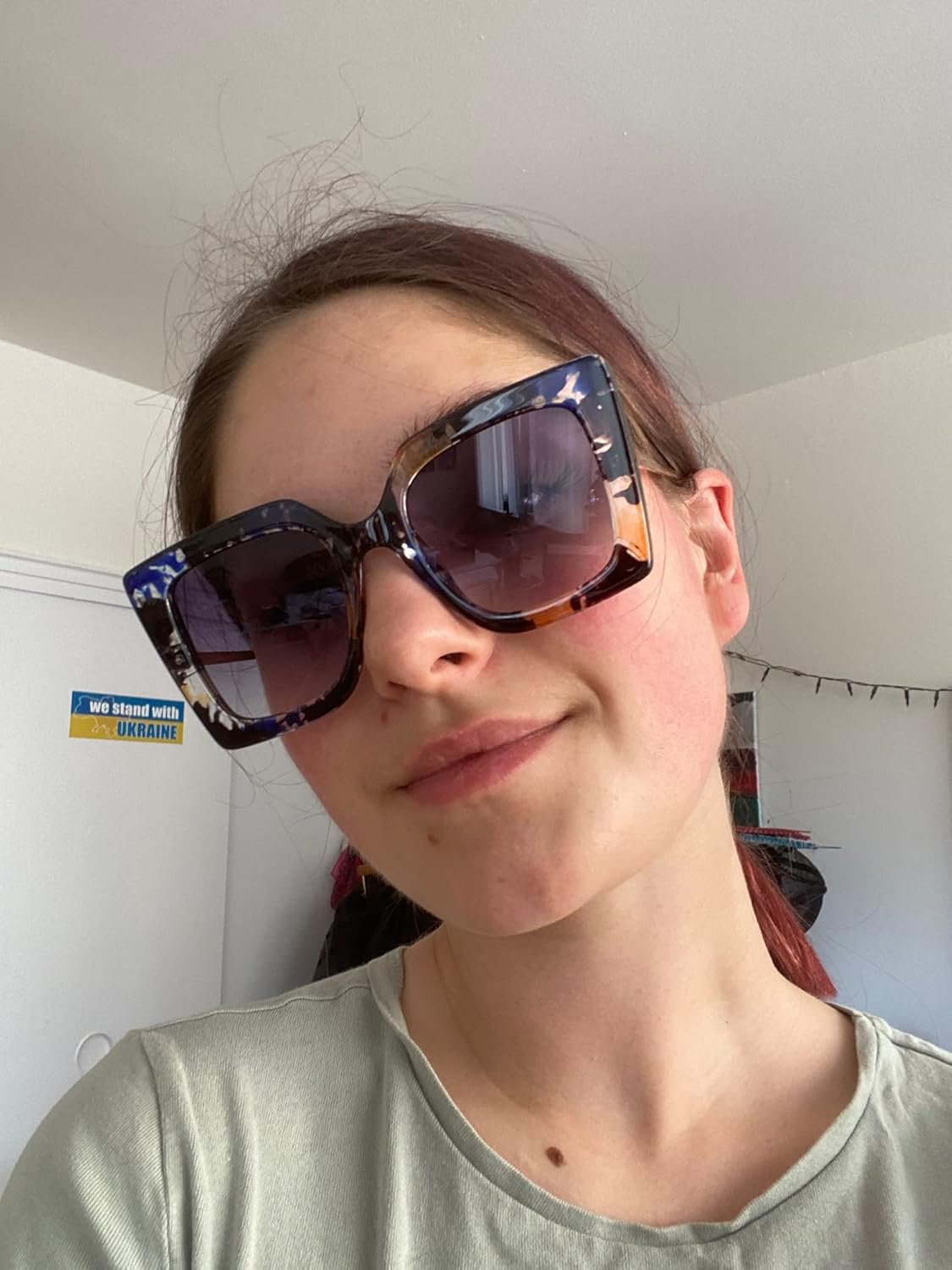 FEISEDY Sunglasses Womens Trendy, Oversized Square Shades, Pearl Inlay Cat Eye Frame UV400 Protection B2625 - Image 4