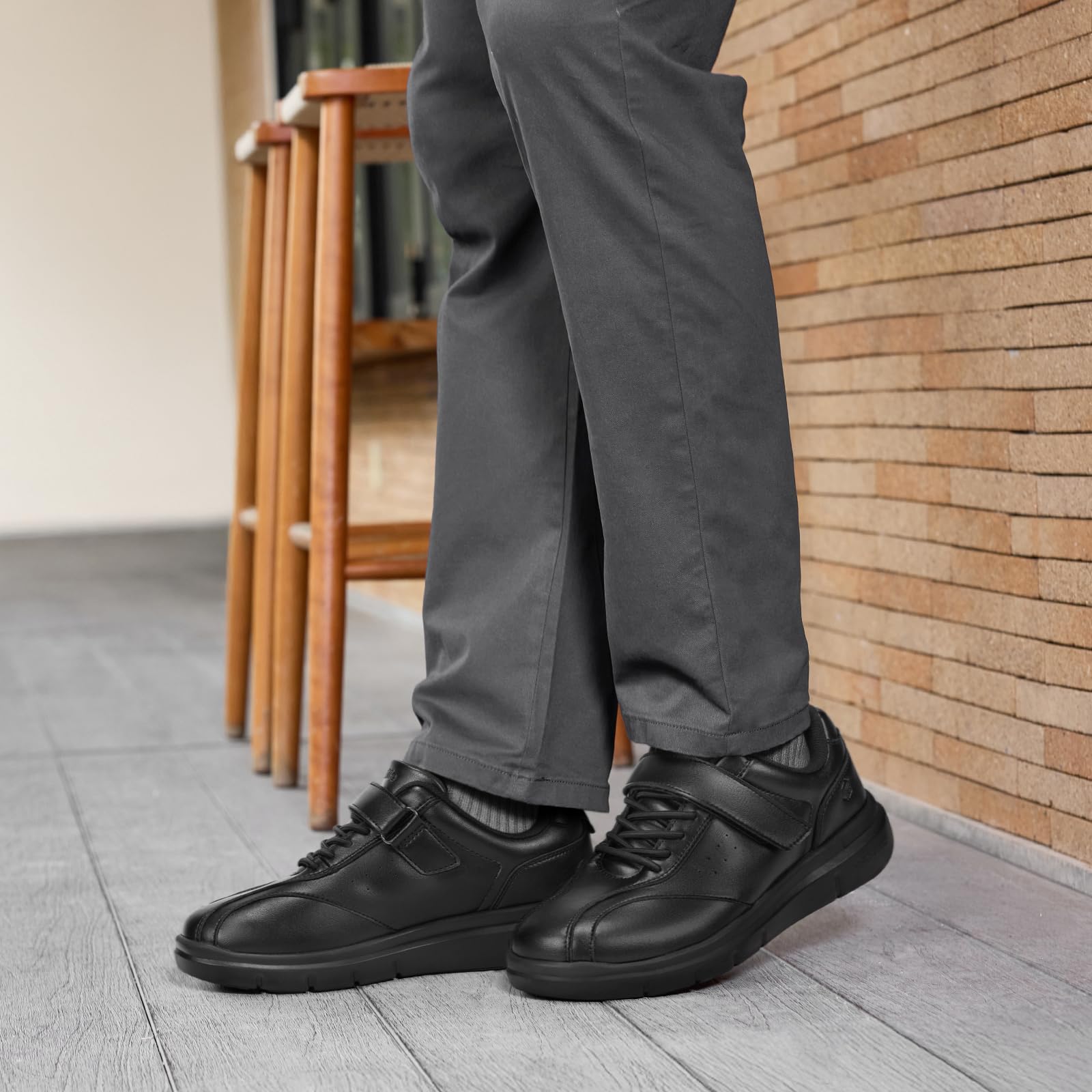 FitVille Extra Breit Leichte Sneaker Herren Einstellbar Gesundheitsschuhe Bequeme Dämpfung Walkingschuhe Business Freizeitschuhe mit aus Microfaser-Leder