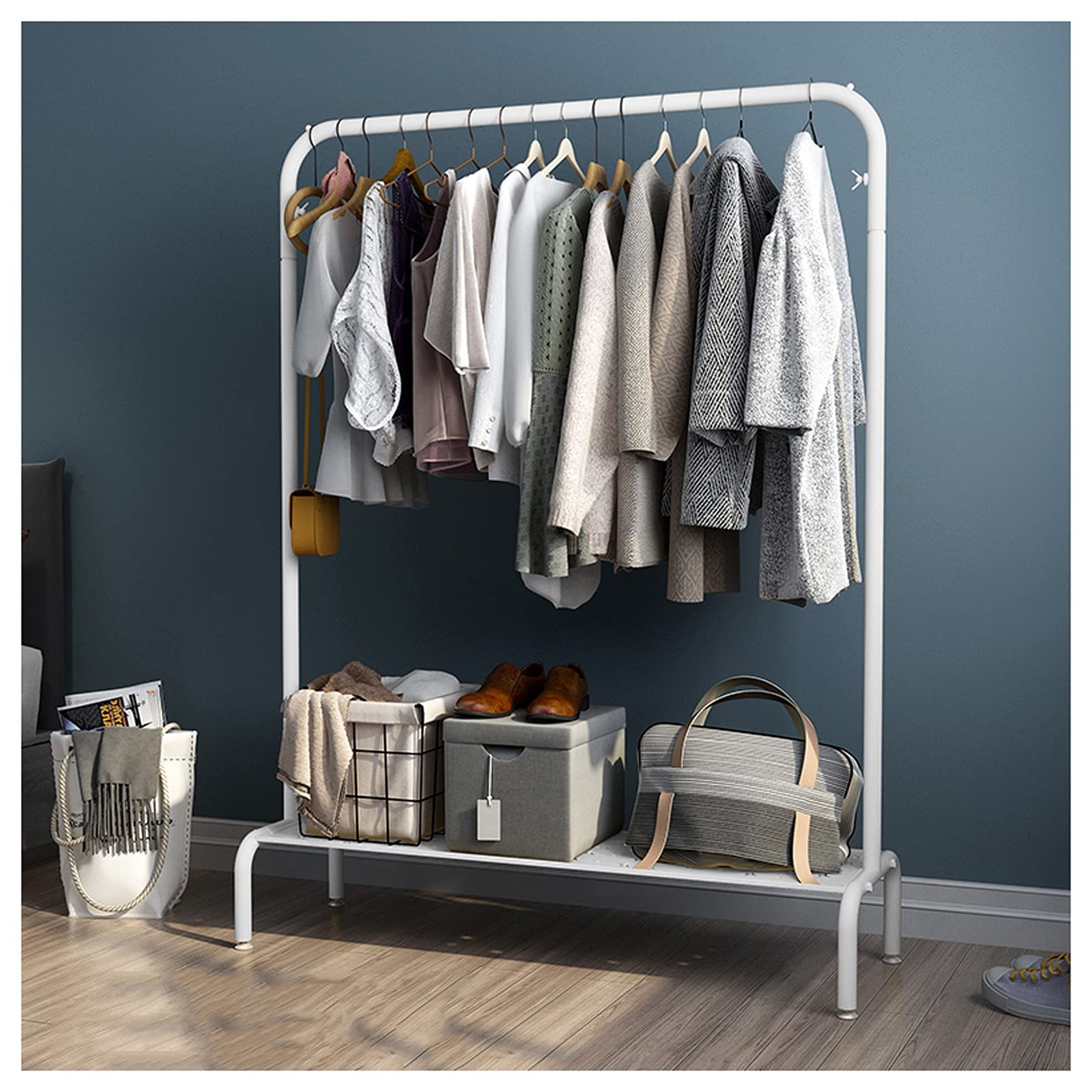 Portant à vêtements robuste pour optimiser le manque de place avec étagère basse