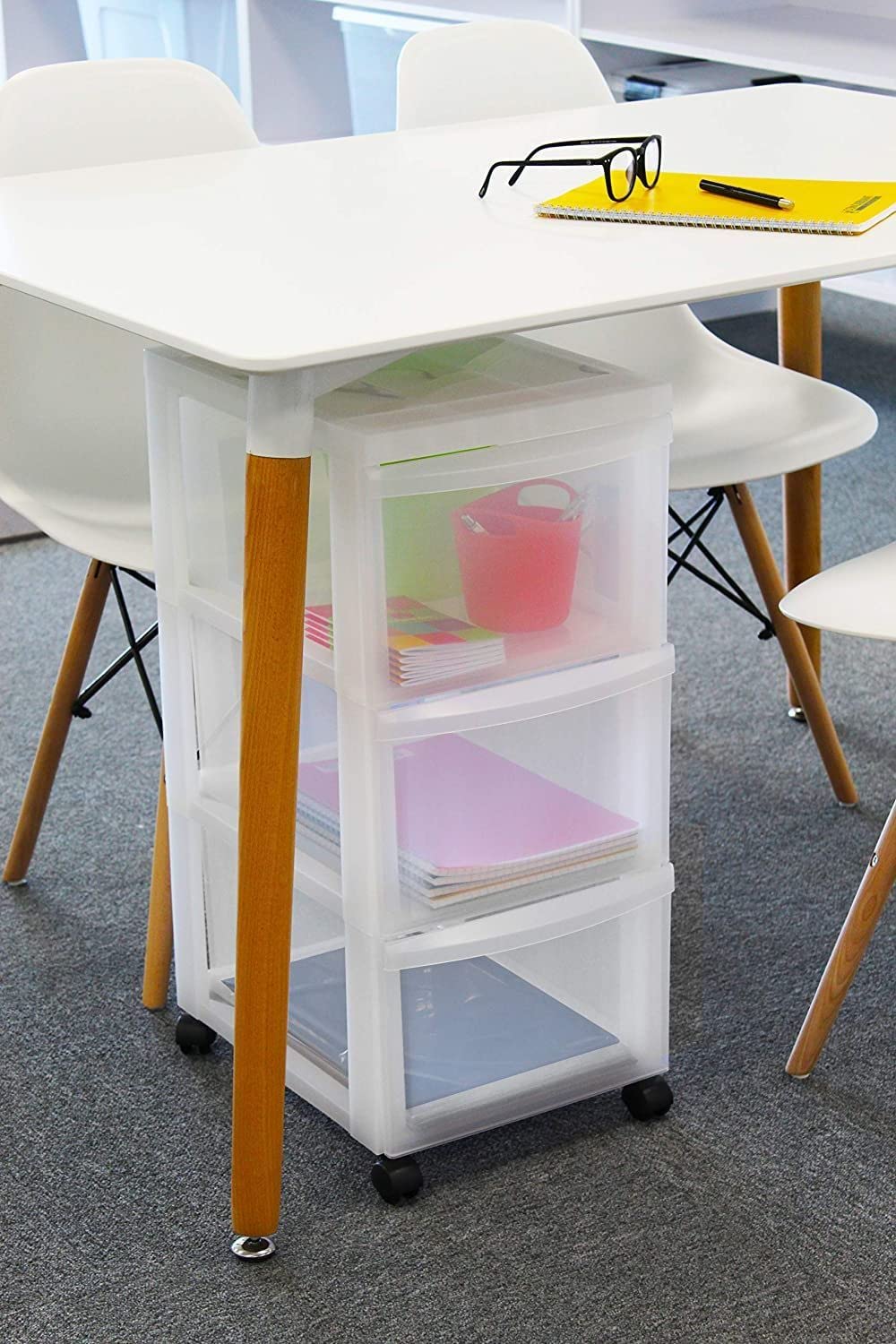 Iris Ohyama Cassettiera in Plastica con ruote, 3 Cassetti Grandi, Biancastro, Maniglie facili da tirare, Organizzatore, Per Camera Da Letto, Bagno, Scuola e Ufficio, Senza BPA, Contenitore, DC-303