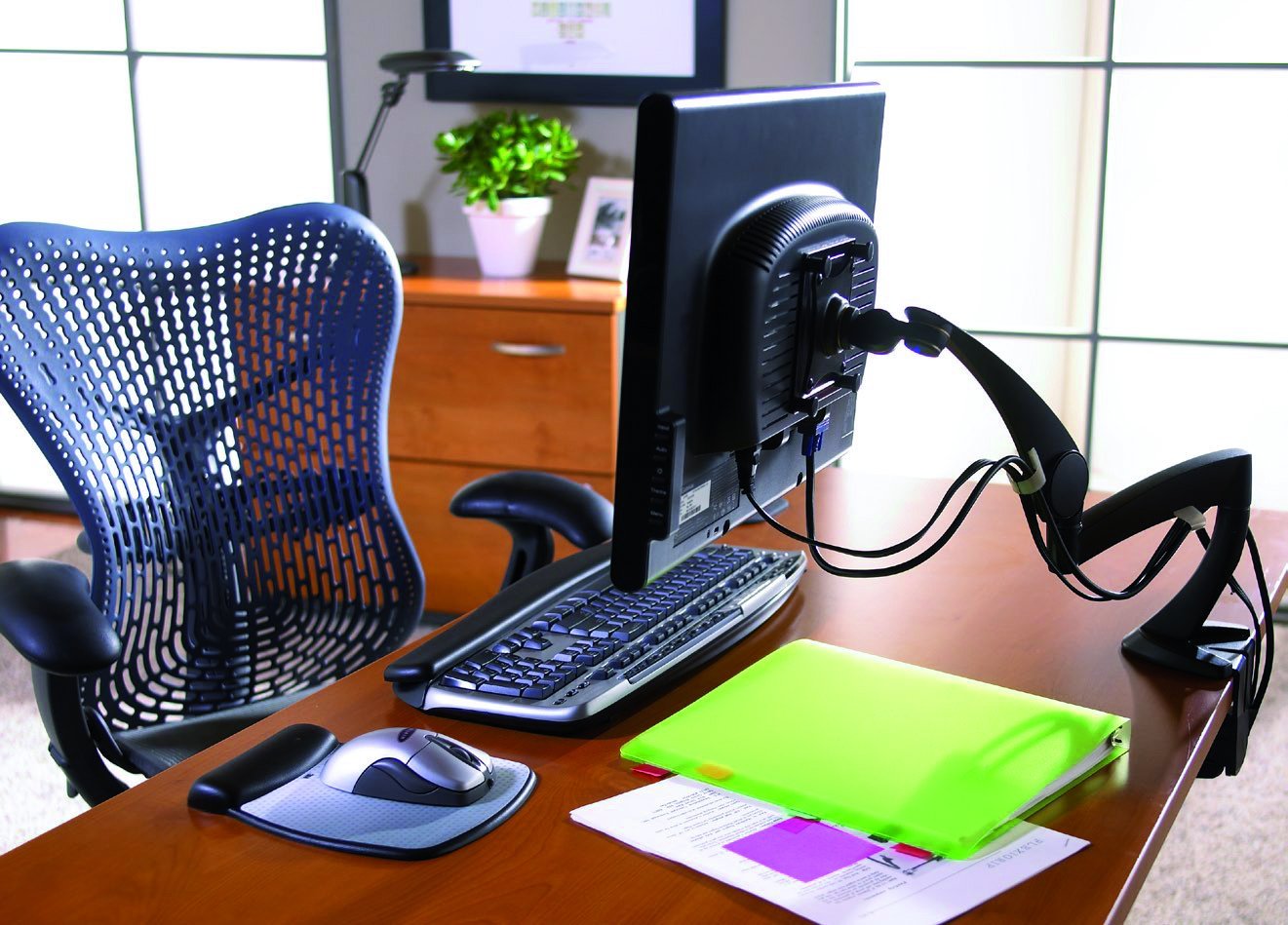 3M™ Precise™ Mouse Mat with Leatherette Gel Wrist Rest - Silver - 22.1cm x 23.4cm x 1.9cm