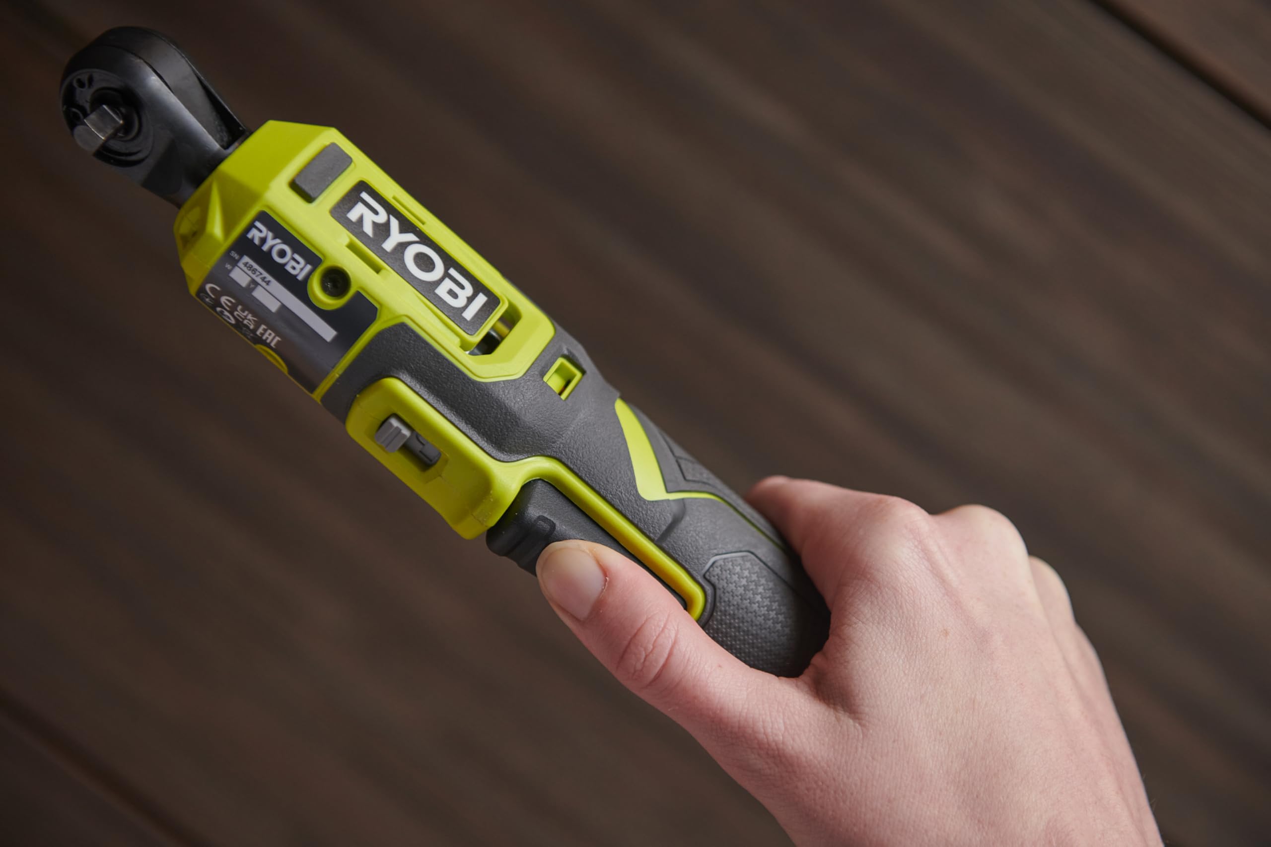 RYOBI RR14W4-120G, Avvitatore a Cricchetto con Batteria 4V USB al Litio 2.0Ah, Ideale per Avvitare e Svitare Piccoli Bulloni e Dadi, Velocità 210 giri/min, Velocità Regolabile, Cavo USB Incluso