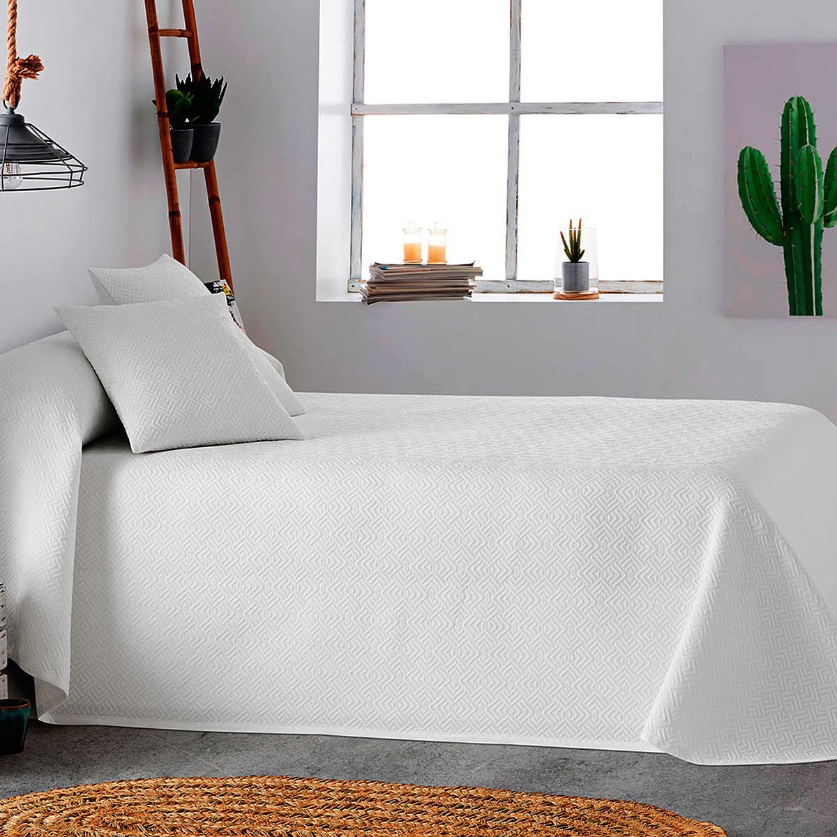 Lanovenanube Gala Cape Bedspread – Includes Two Cushion Covers – Bed 135 cm – White