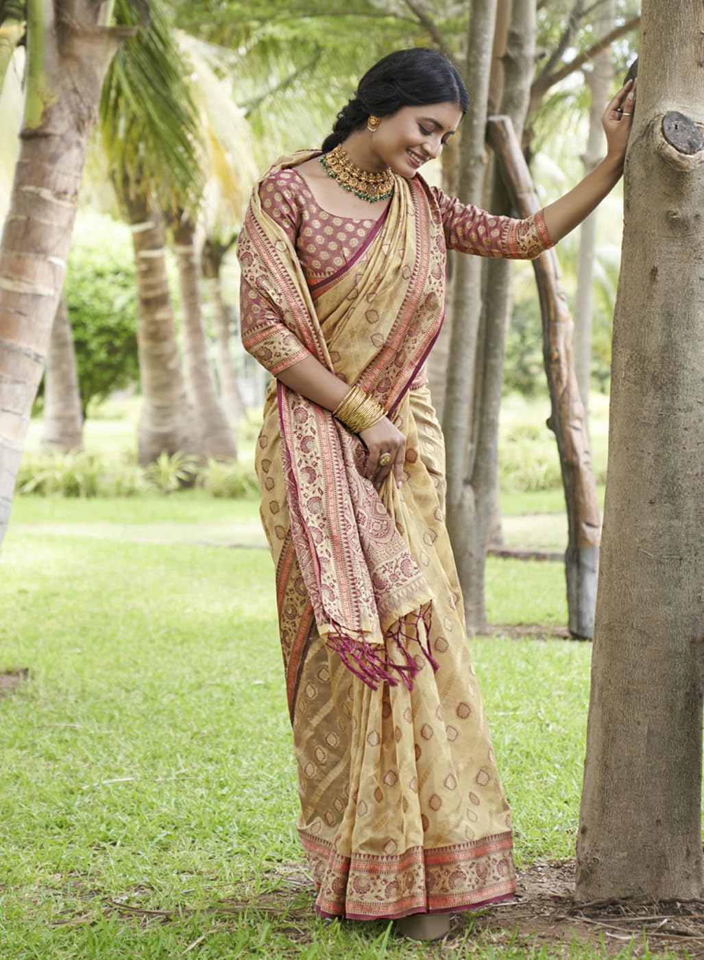 SGF11 Women's Organza Kanjivaram Pure Soft Silk Handloom Saree Pure Golden Zari With Blouse Piece product image 4