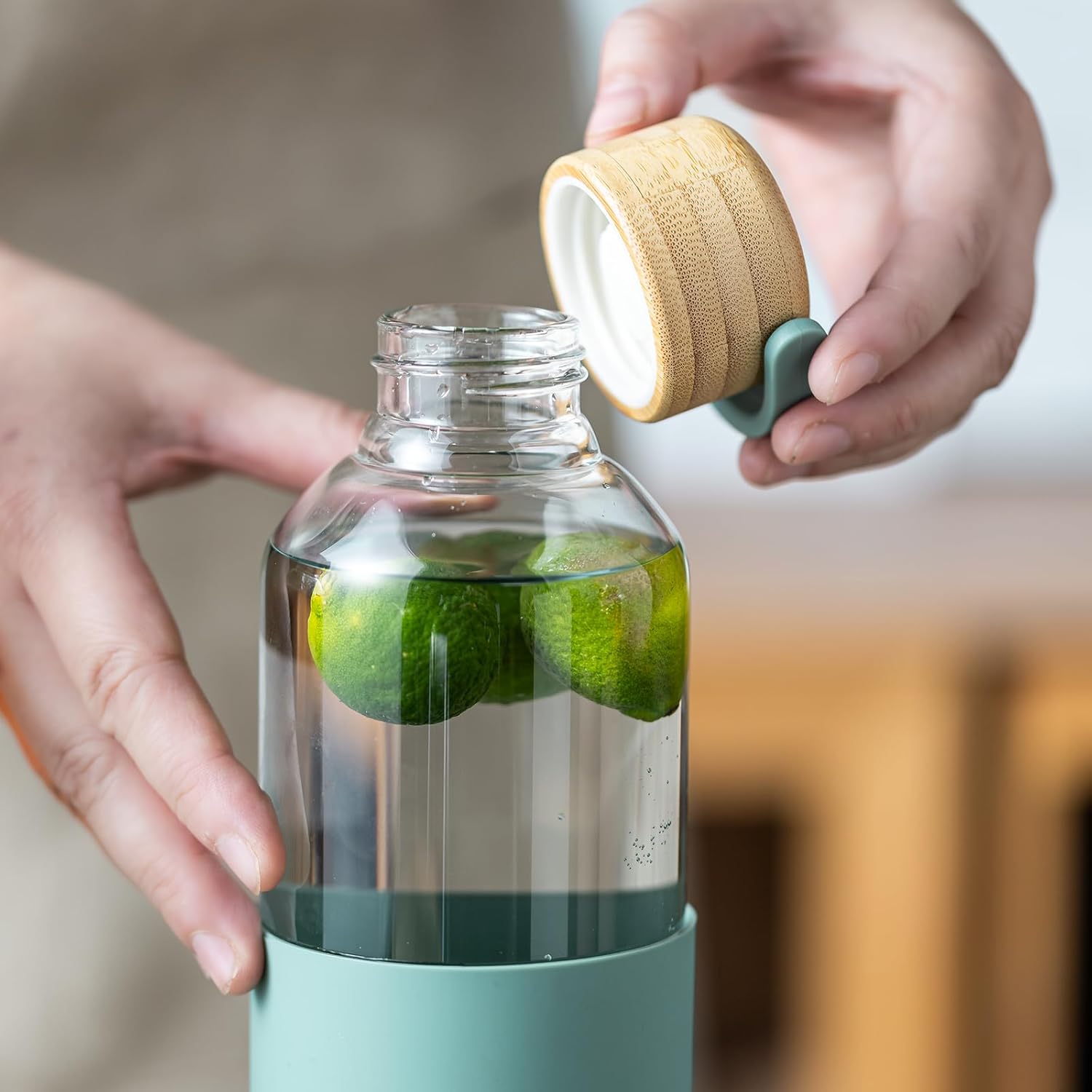 34oz Glass Water Bottles with Silicone Sleeve, BPA Free Water Bottle Glass with Leak-Proof Lid, Reusable Water Bottle for Hot & Cold, Ideal for Hiking Travel Gym office (Green) - Image 9