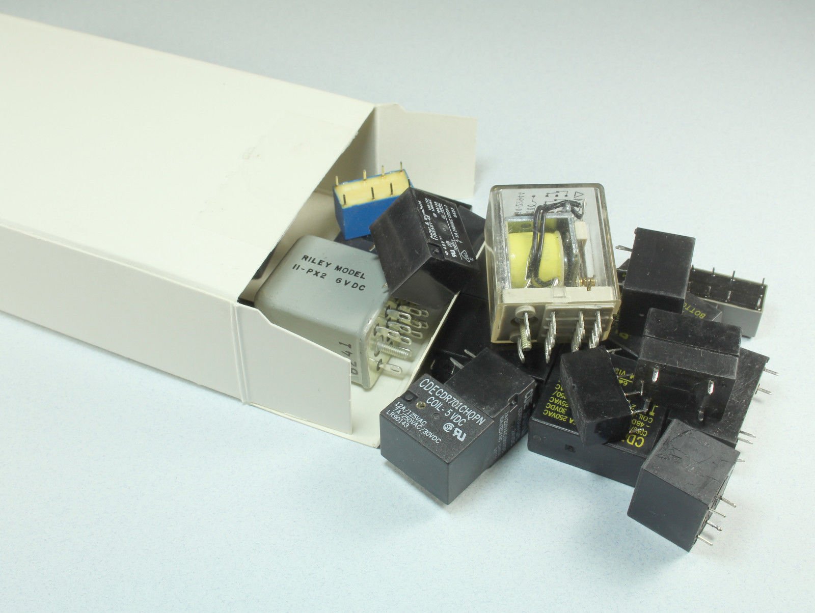 26 Pieces Relay Assortment, Various Sizes and Voltages