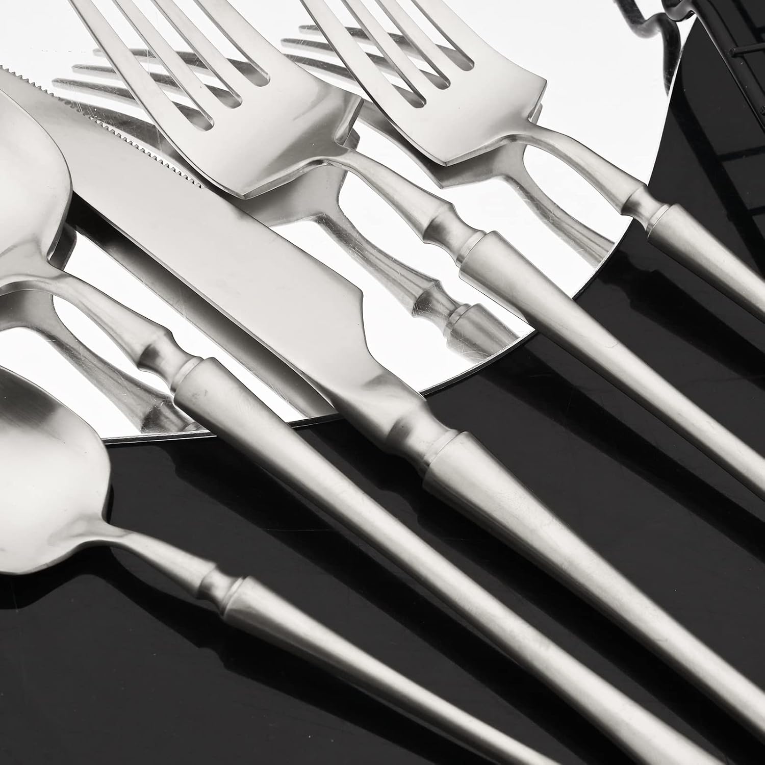 JASHII 20pcs Satin Finish Silverware Set, 304 Stainless Steel Flatware Cutlery Set, Service for 4,Dessert Forks Teaspoon Set Cute Retro for Home Kitchen, Dishwasher Safe - Matte Silver