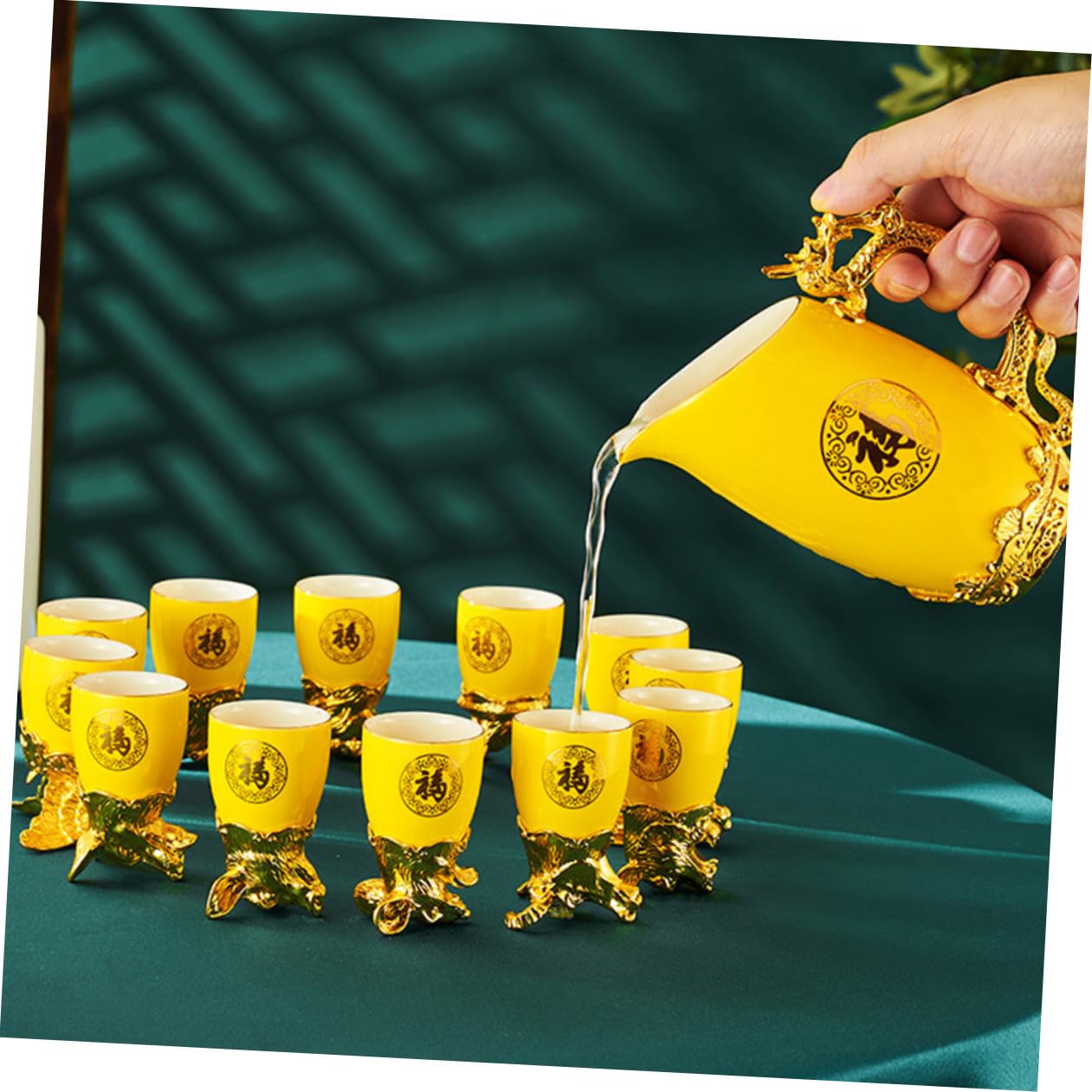 Set di Bicchieri da Vino in Ceramica Motivi dello Zodiaco Cinese, Elegante e Decorativo, Adatto per Bar e Campeggio, Caraffa Gialla