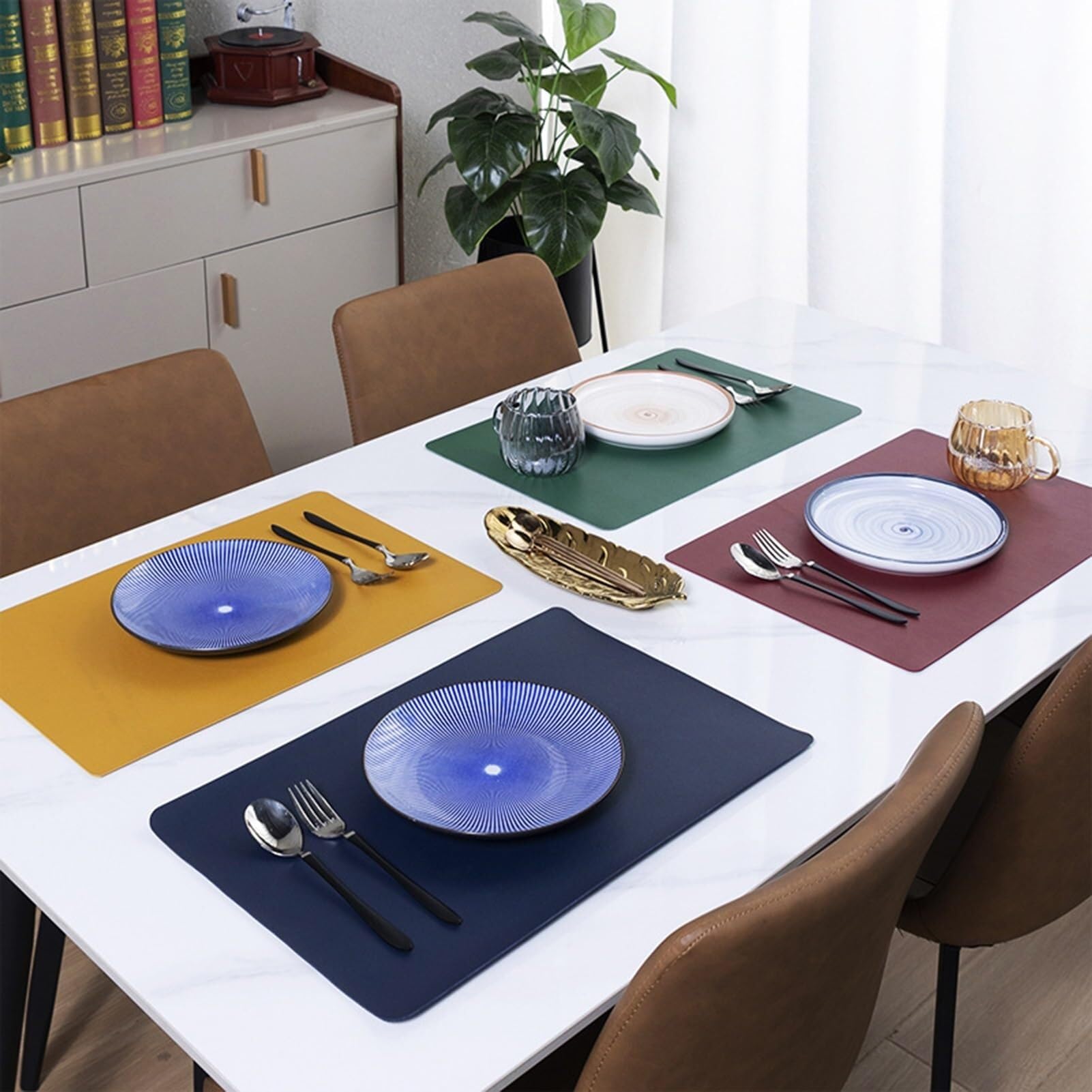 Lot de 8 sets de table double face en similicuir pour intérieur et extérieur, résistants à la chaleur, antidérapants et faciles à nettoyer (beige)