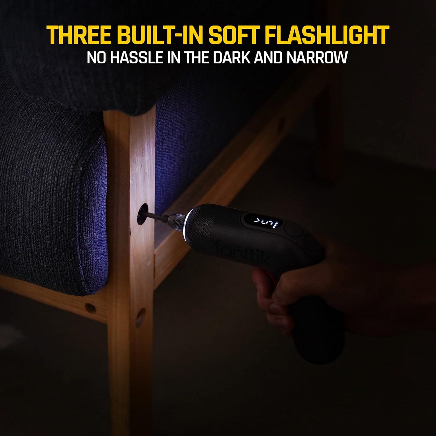 Close-up of the Fanttik L1 Pro digital screen displaying battery level, torque setting, and screw direction.