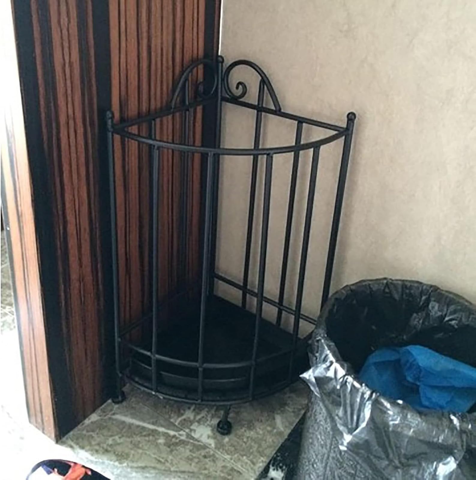 Metalowy stojak na parasol, mały stojak z tacą ociekową na laski do chodzenia, uchwyt dekoracyjny do przedpokoju, biały