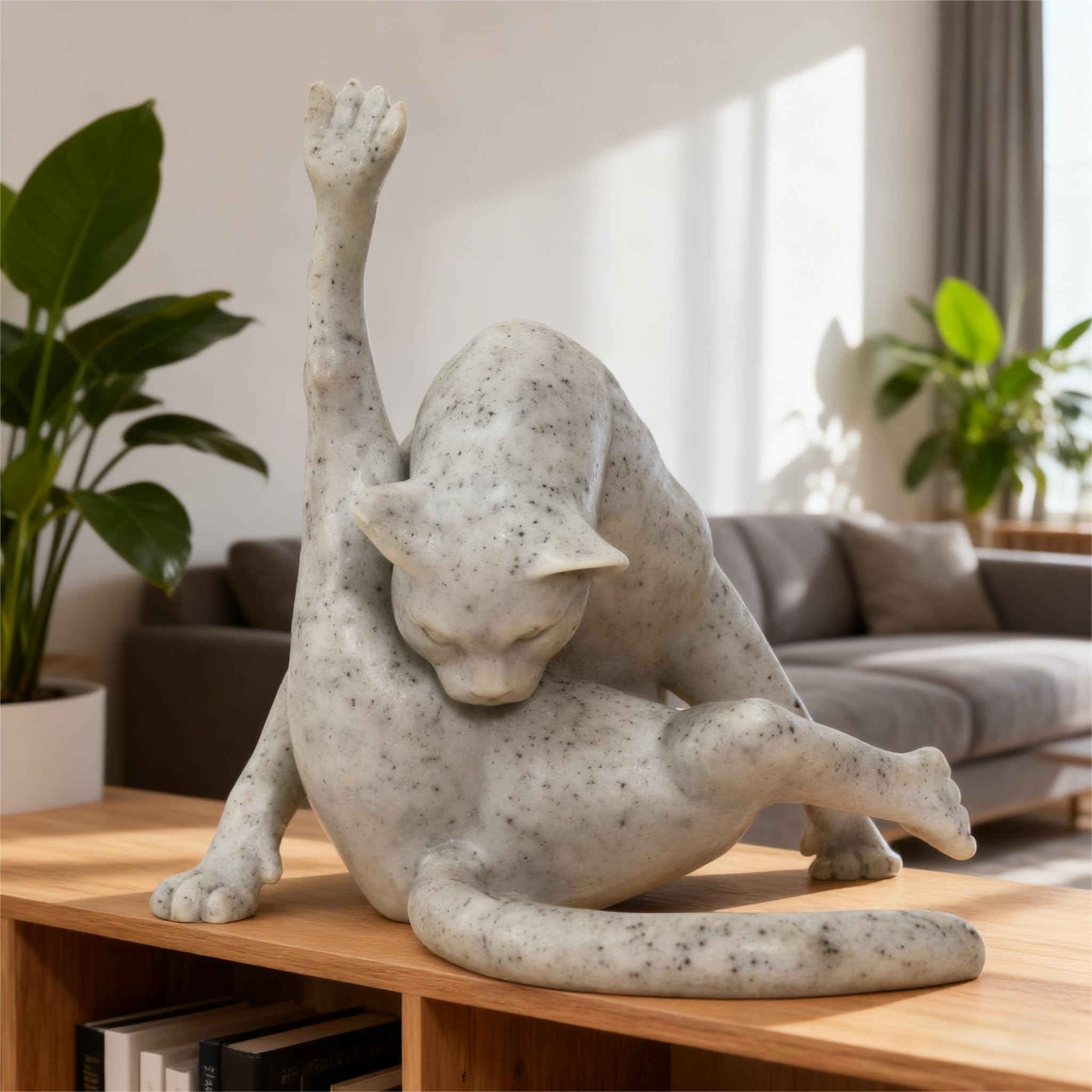 Statue de chat se toilettant idée cadeau idéale pour étagère salon
