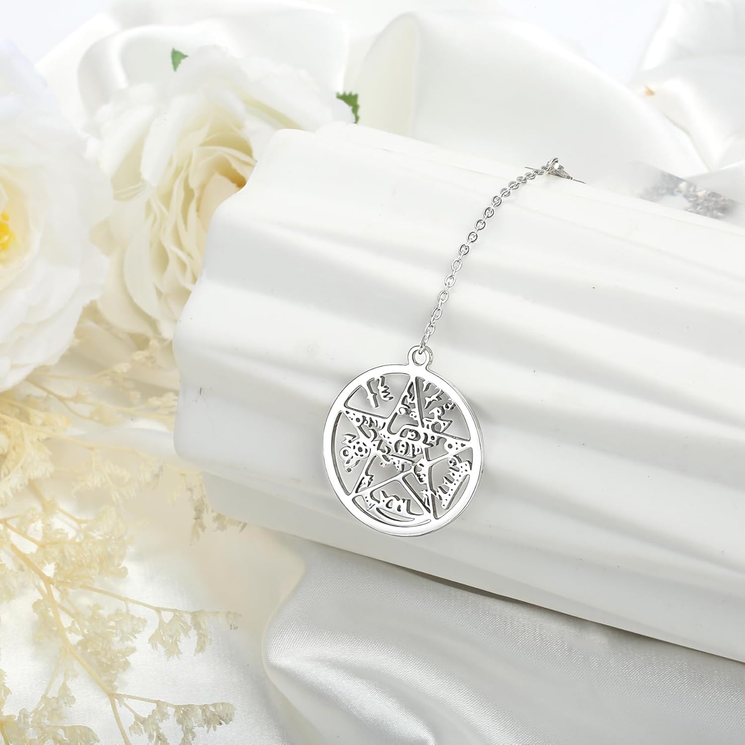 Witches Knot Necklace - Triquetra Celtic Knot Necklace, Stainless Steel Triquetra Pentacle Wiccan Jewelry, Nudo de Brujas Amuleto de Protección, Pagan Christian Celtic Witchy Jewelry for Women - Image 4