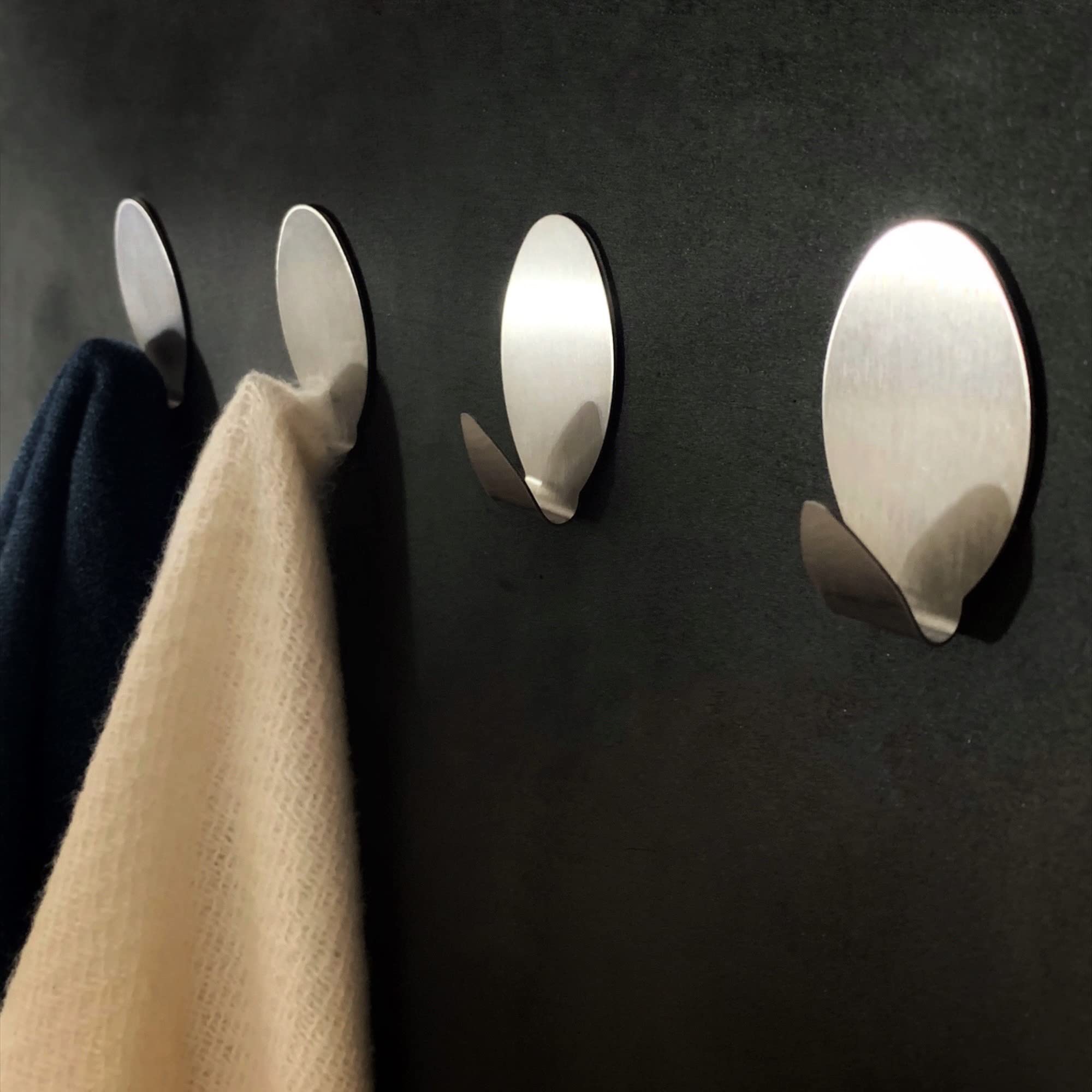 Obrjoyfly Zelfklevende grote haken, 16 stuks (max. 20 kg), zelfklevende haken voor badkamer, keuken en woonkamer, roestvrije zelfklevende wandhaken, sterke kleefhaken voor grote voorwerpen