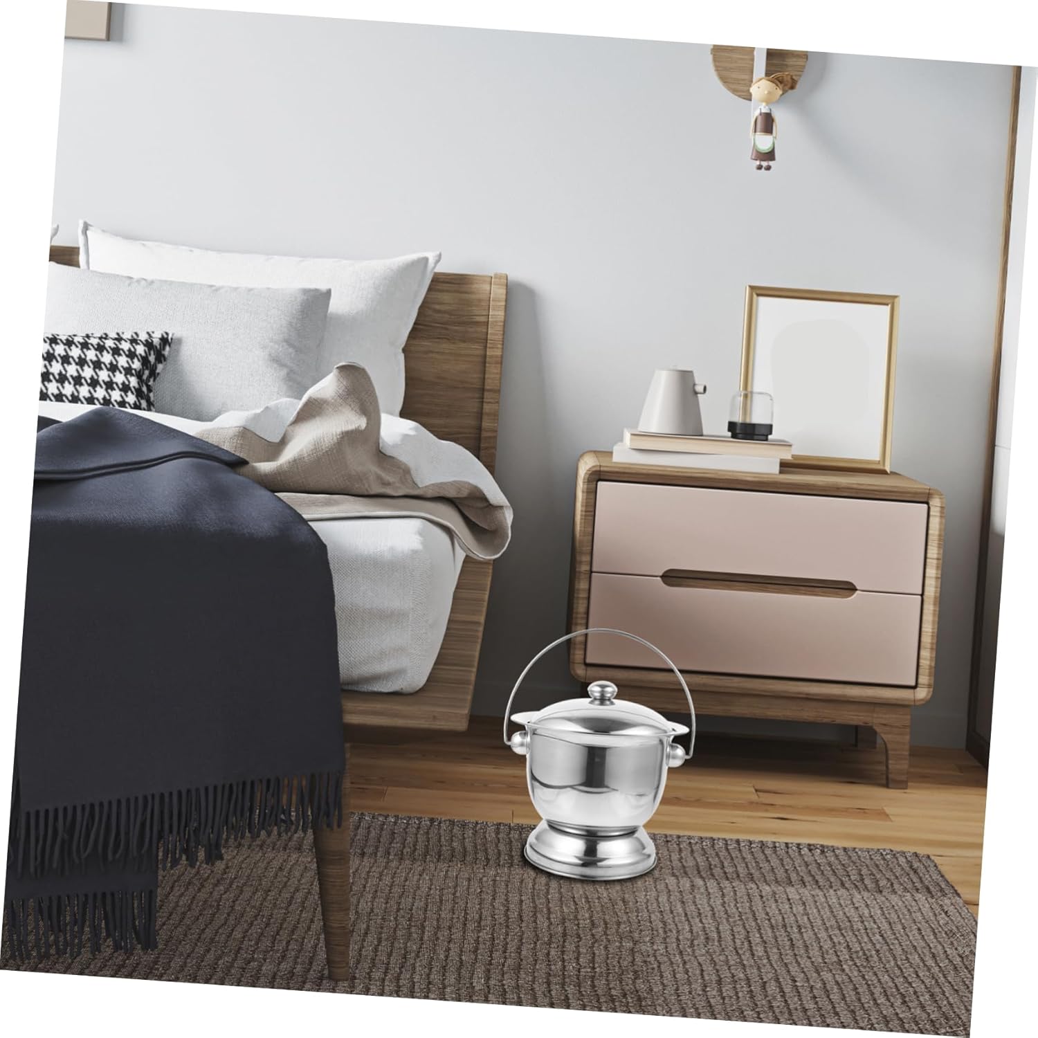 VALICLUD 1Set Portable Urinal Pot with Lid Durable Spittoon for Patient Care Camping Elderly Use Lightweight Drop Resistant Design for