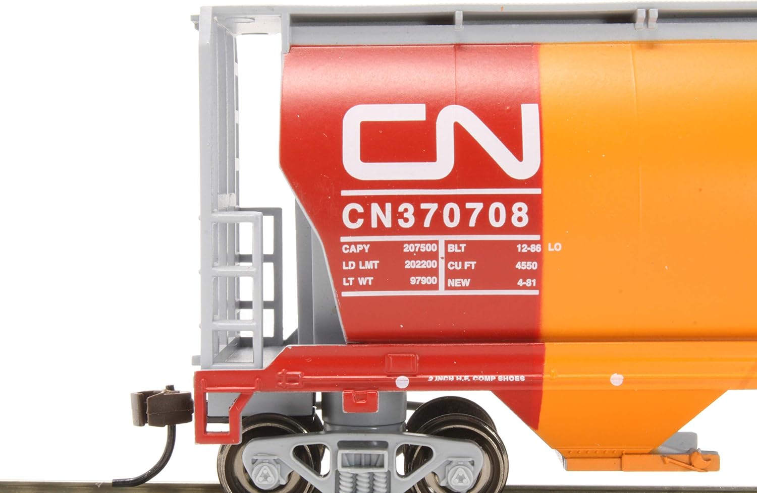 Bachmann Trains - Canadian 4-Bay Cylindrical Grain Hopper with Flashing End of Train Device - Canadian National Demonstrator - HO Scale, 73805