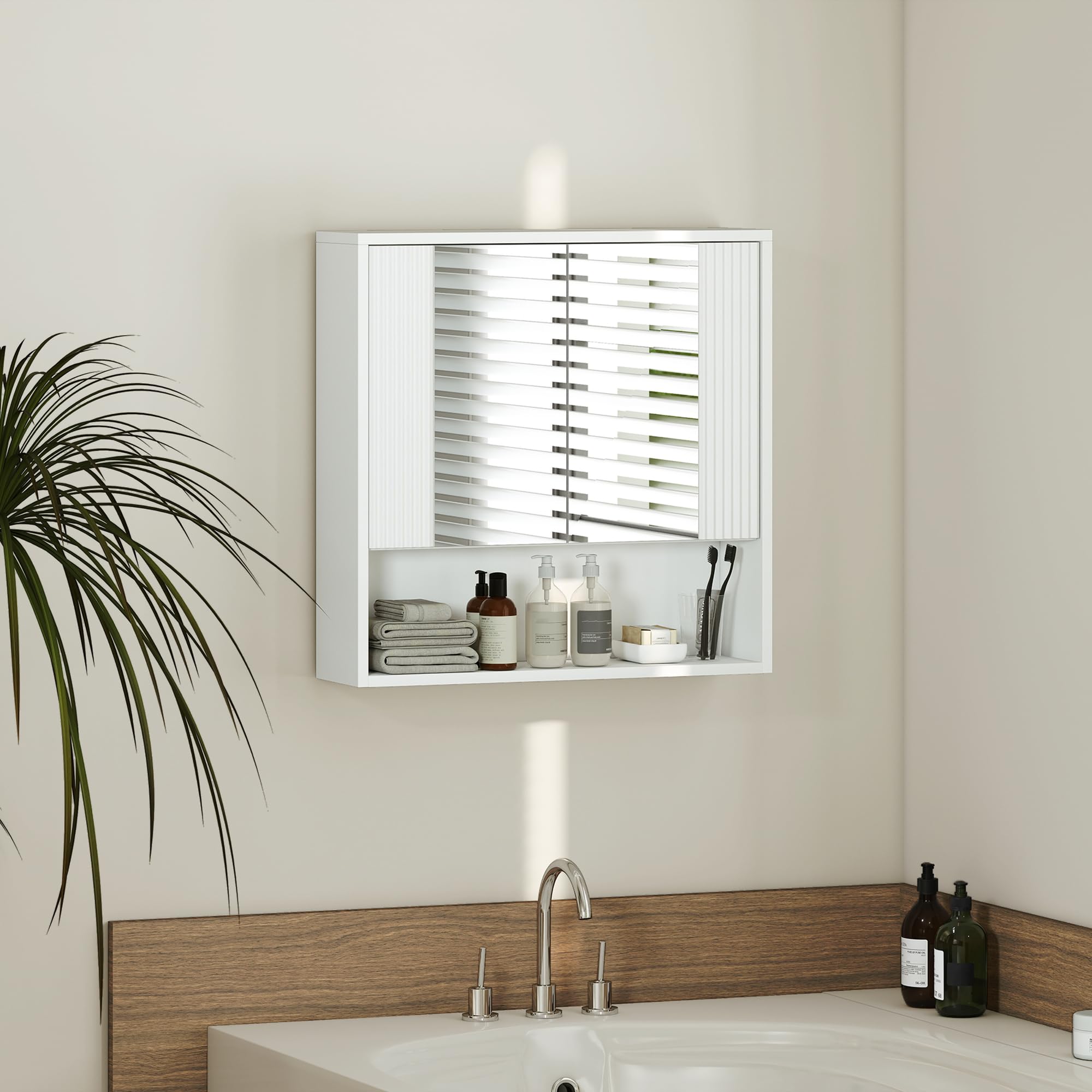 HOMCOM Mobile Bagno da Parete, Mobiletto Bagno Pensile Sospeso Moderno con Anta Soft Close, 2 Ante Specchiate, Scomparto Aperto, Ripiano Regolabile, per Soggiorno e Ingresso, Salvaspazio, Bianco