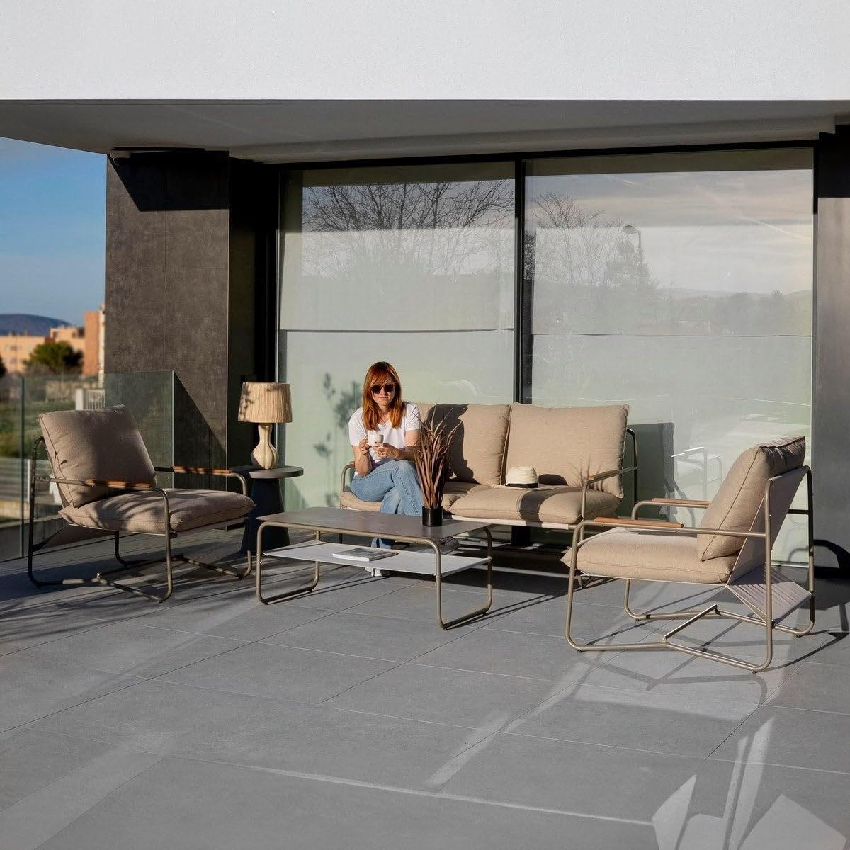 LOLAhome Conjunto de Jardín Vesta con Sofá, Mesa y 2 Sillones, Desenfundable, de Color Gris de Acero y Cristal para Terraza y Exterior
