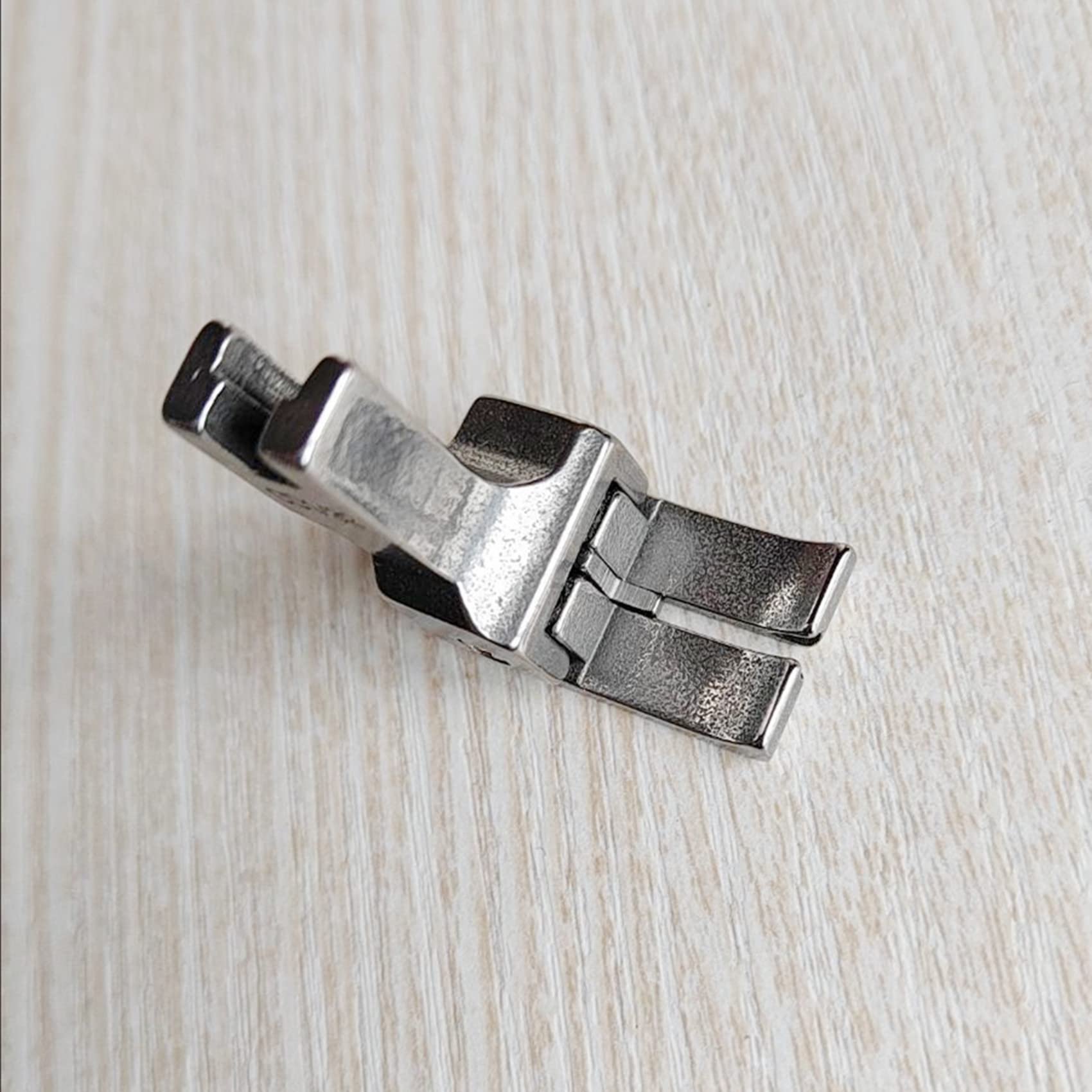 Amazon.co.jp : AsaEimar 工業用・職業用ミシン押さえ 1mm ステッチ