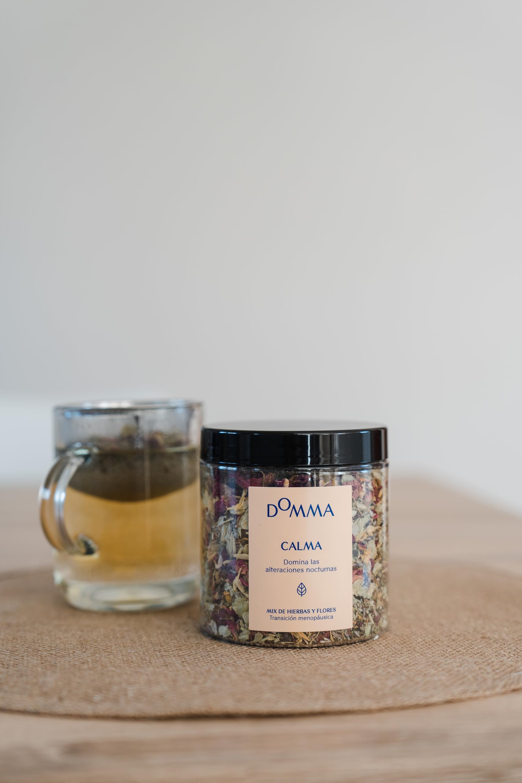 Menopausia - Calma Domma | Infusión herbal para calmar los sofocos nocturnos de la Menopausia y el insomnio - con Valeriana, Salvia, Pasiflora, Caléndula - Sin Gluten y Vegano | 80 gr