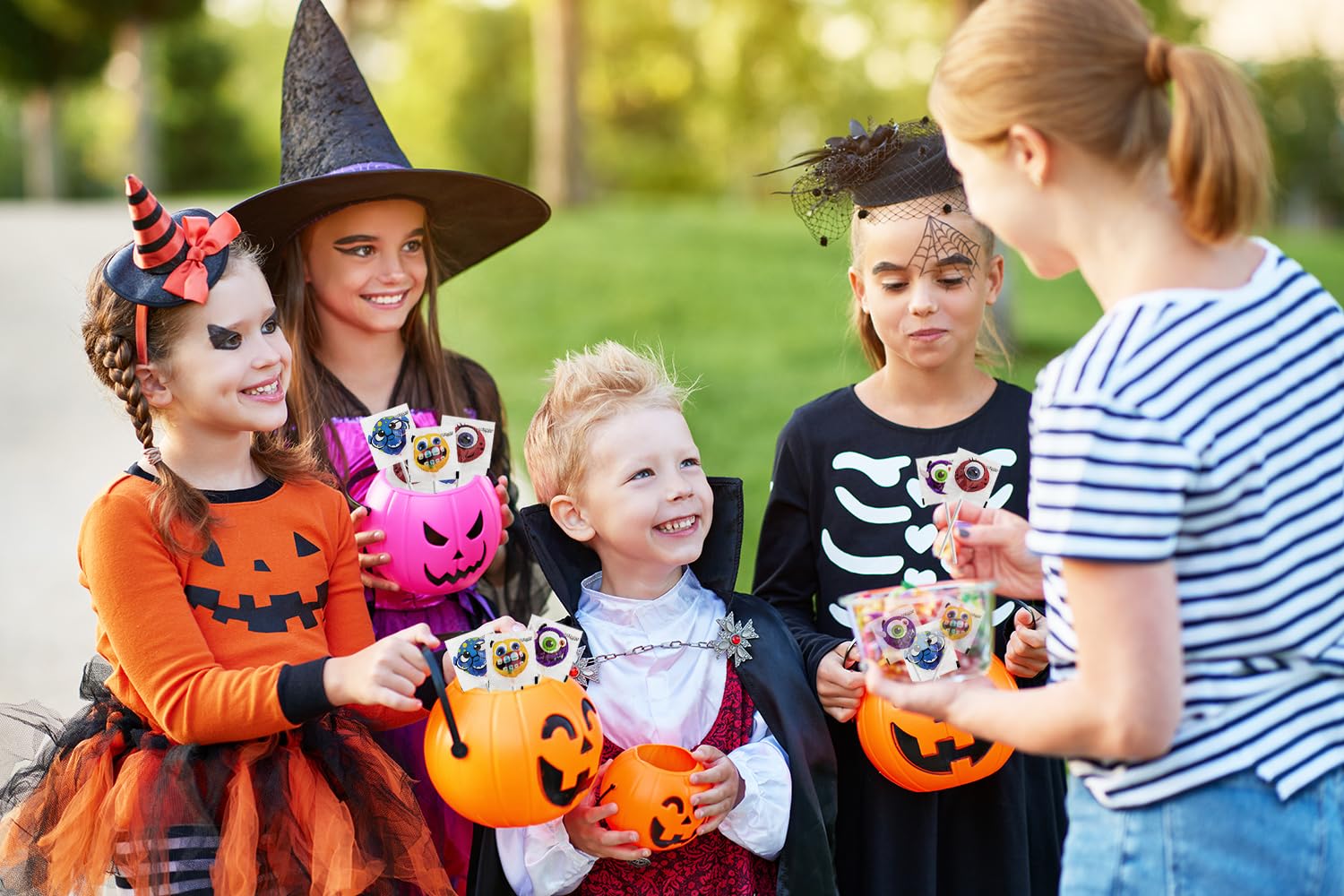 40 paletas de monstruo de Halloween, caramelos variados, rellenos de bolsas de golosinas, envueltos individualmente de 8 gramos