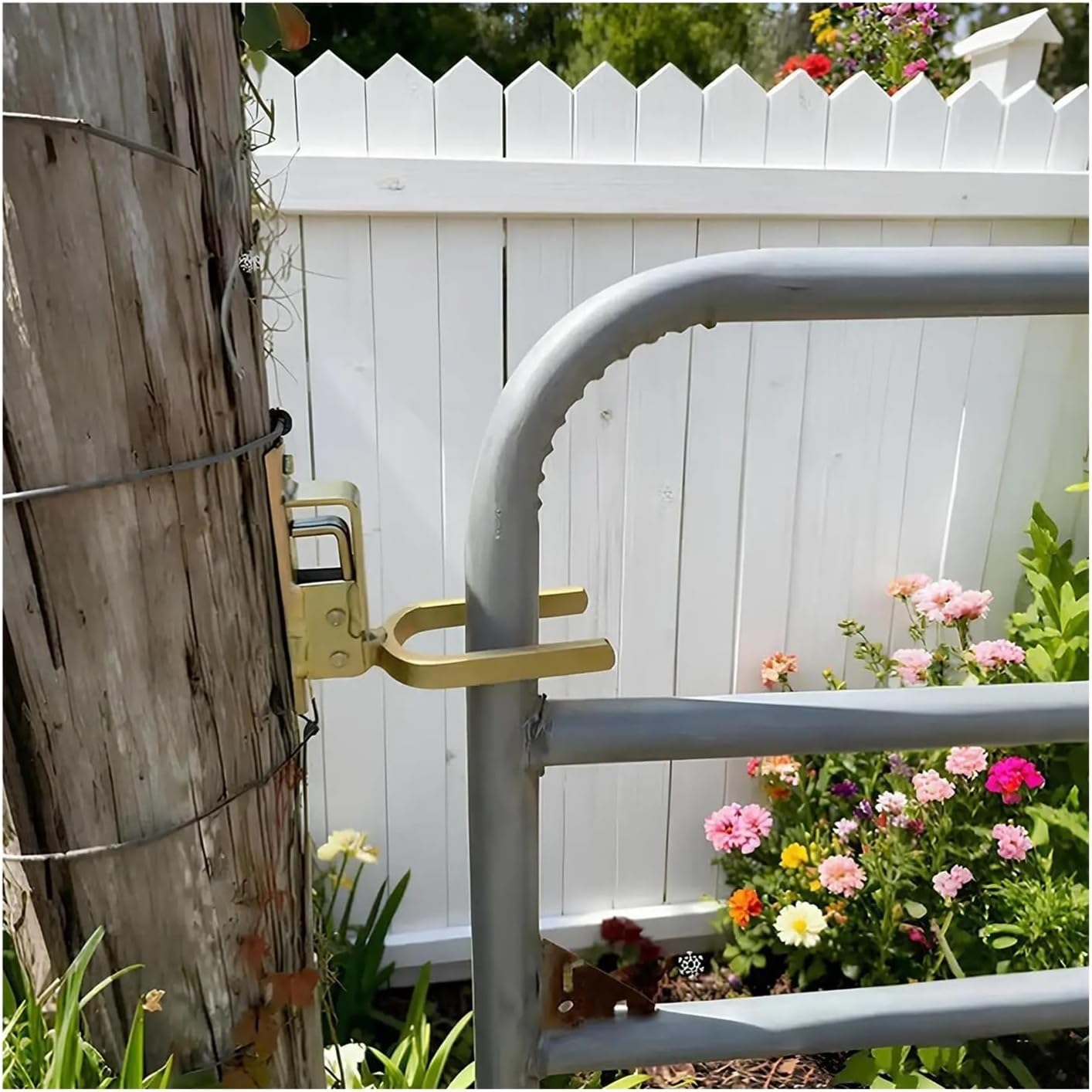 Instant Locking Gate Latch Metal Gate Latch Security Lock Fast Closing Spring Loaded Heavy Duty Fence for Farm Pavilion Shed Garage