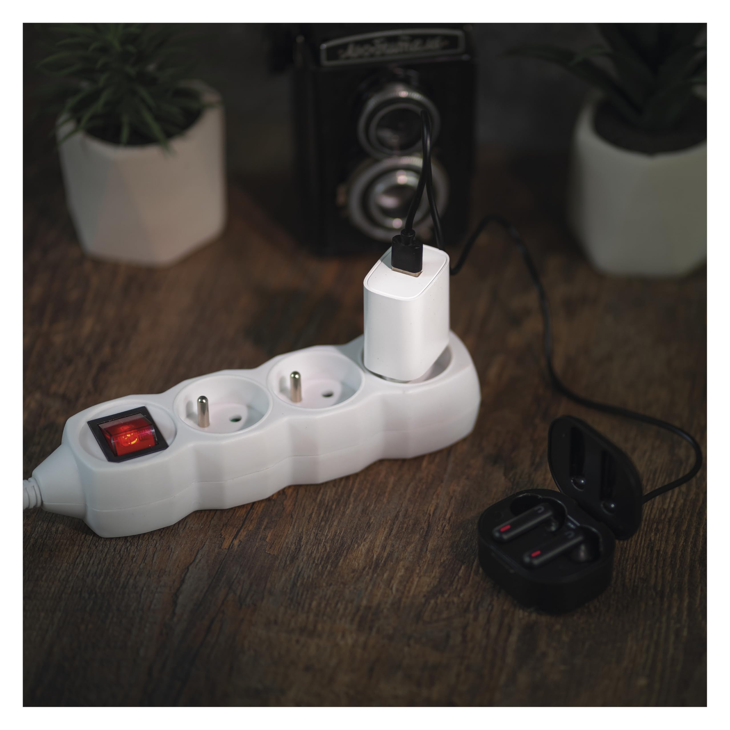 EMOS - Ładowarka USB-A 10 W - zasilacz bez kabla - adapter Euro USB/typ A - wtyczka 10 W do ładowania smartfonów, iPhone'ów, urządzeń z możliwością ładowania - 5 V / 2 A - biała