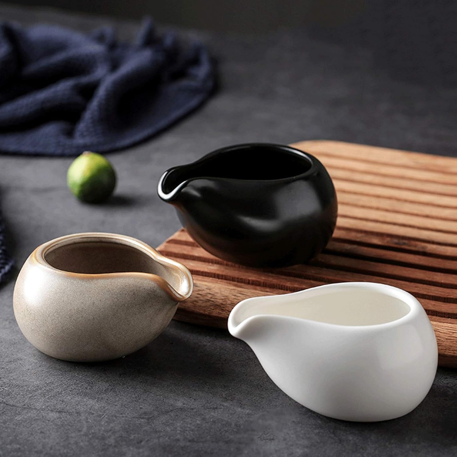 Gravy Boat 100ml Gravy Boat with Small Mouth, Sauce Boat Creamer in Two Colors for Choice, Suitable for Microwave Oven and Dishwasher Gravy Sauce Boat (Color : Black)
