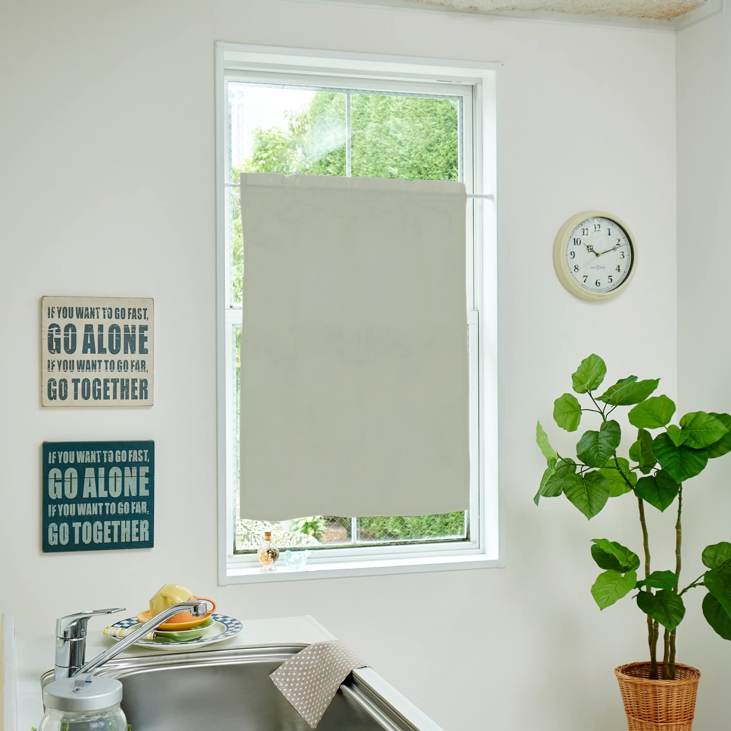 Amazon｜【Ezee】カフェカーテン 遮光1級 防炎 小窓 出窓 キッチン