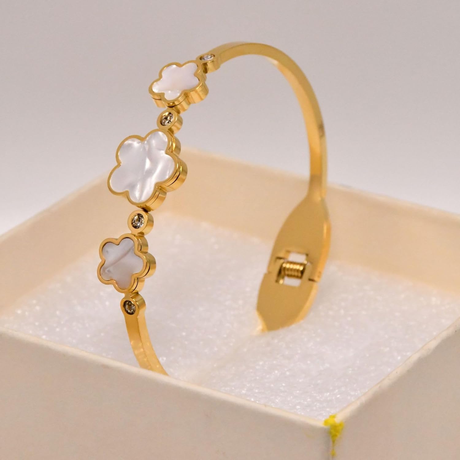 Women's Five Leaf Clover Bracelet 2.44IN Golden Mother of Pearl Three Cinquefoils Spring Bracelet No Color Loss Cuff Bracelet Jewelry - Image 9