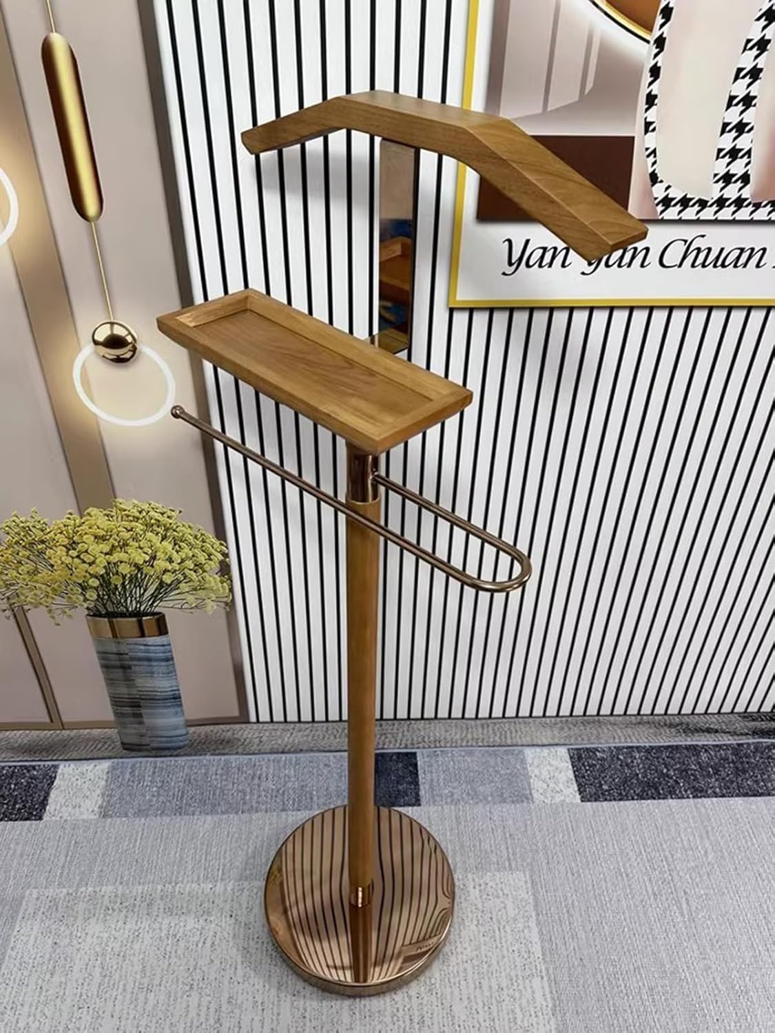 ZAQYCM Men Clothes Butler Valet Stand Wooden, Modern Suit Stand for Walk-in Wardrobe, Hotel Guest Room & Hallway Loft, Office Clothes Hanger with Trouser Bar and Tie/Belt Tray (Color : Style-1)