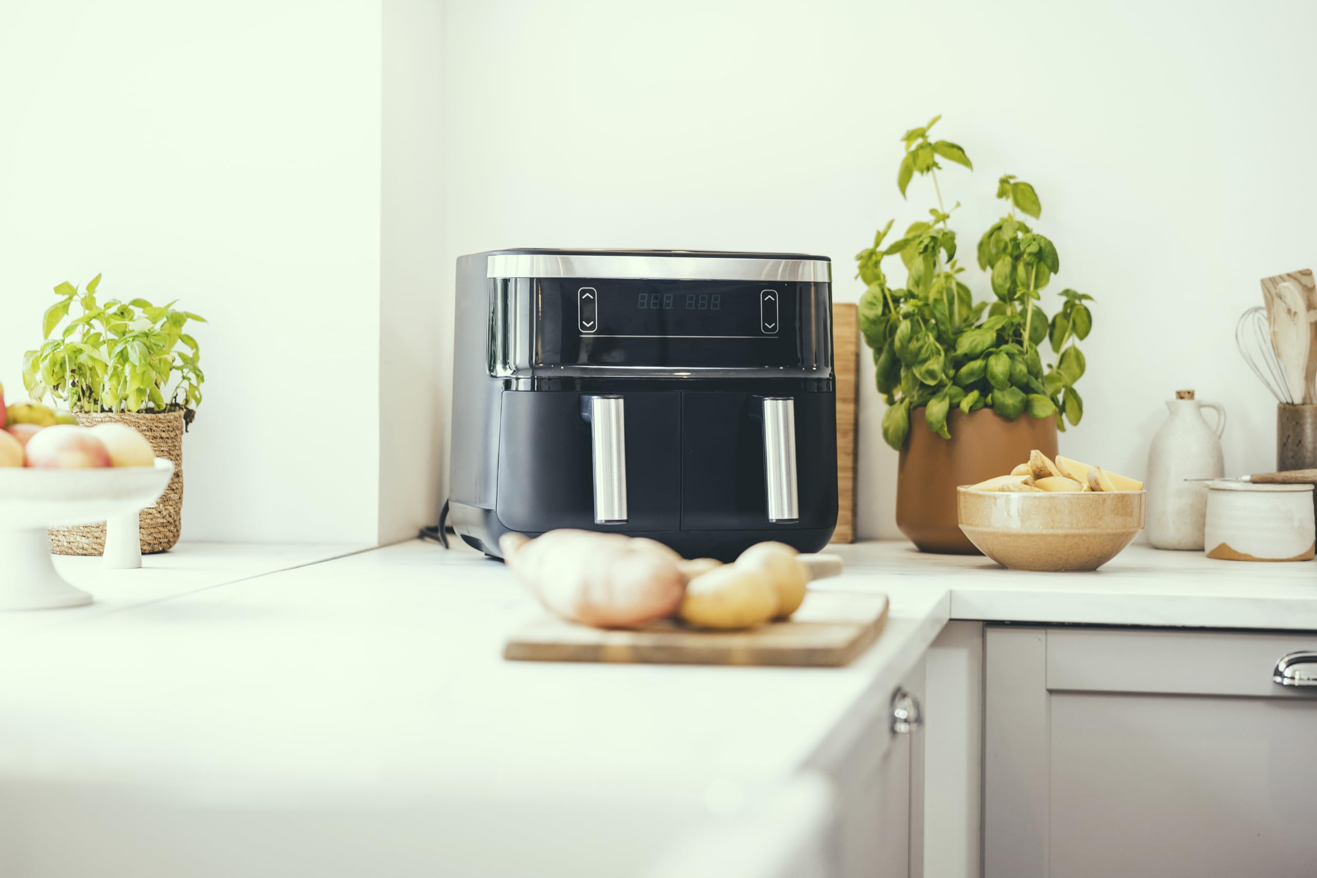 SEVERIN Doppel Heißluftfritteuse mit 2 x 3,8 L Garraum, XXL Heißluftfritteuse für gesundes Kochen, 8 Automatik-Programme, Fritteuse ohne Fett mit Dörrfunktion, 2850 W, schwarz/silber, FR 2453