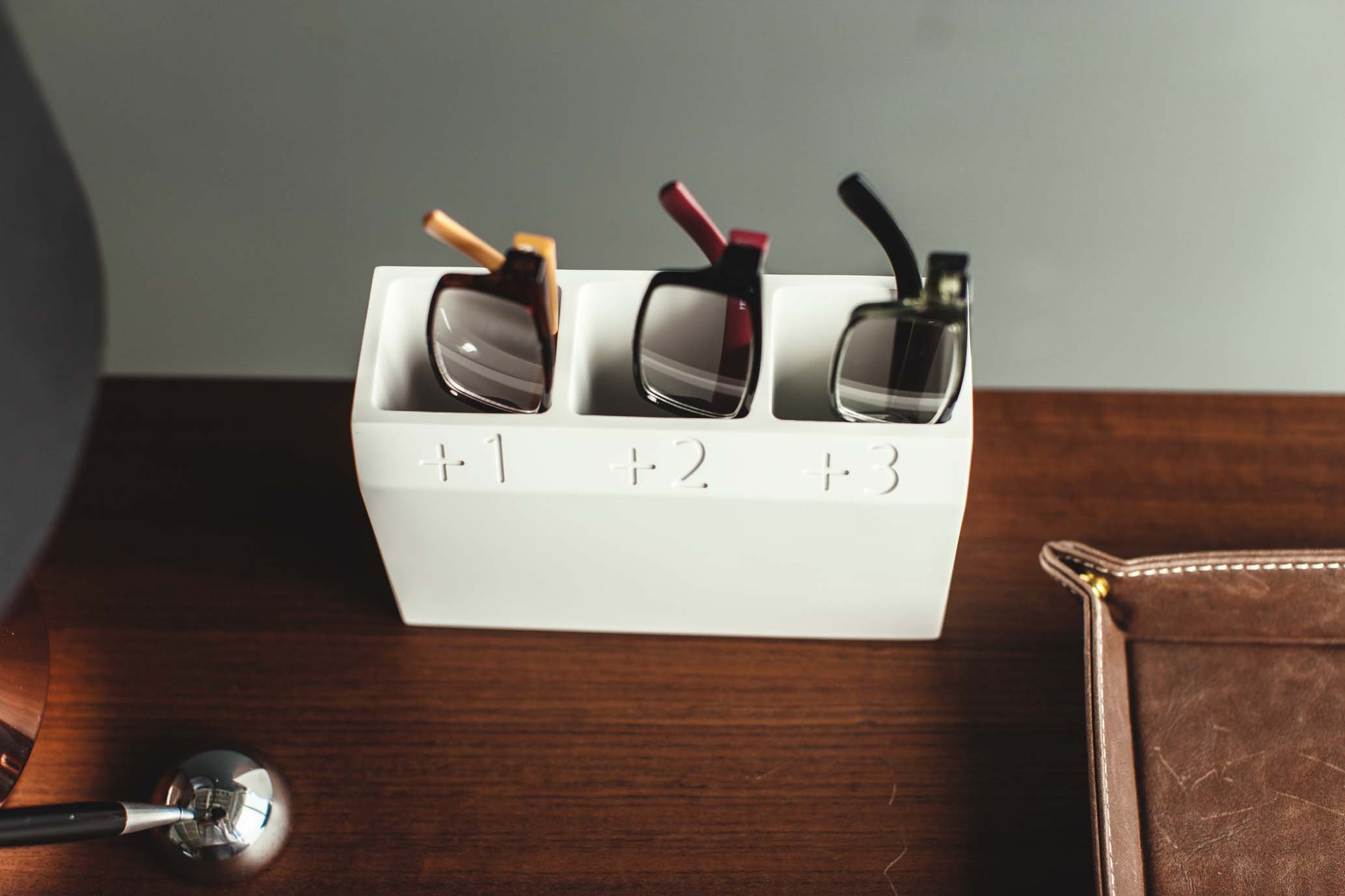 Amazon.co.jp: 山崎実業 眼鏡立て メガネスタンド シニアグラス