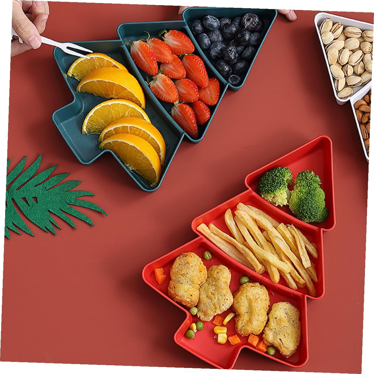 Christmas Tree Shaped Snack and Nuts Tray Set, 2pcs Compartment Candy and Fruit Plates, Sturdy Food-grade Plastic Holiday Serving Dishes for Parties and Gatherings
