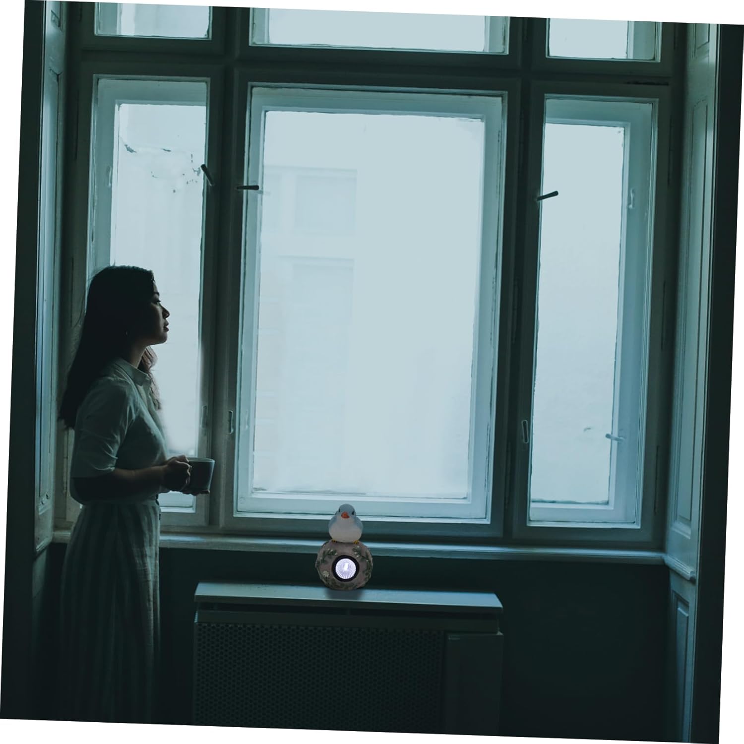 Solar Bird Light Ornament for Garden Decor Outdoor Resin Sculpture Solar-Powered LED Chic Bird Figurine for Villa Landscape Unique Courtyard Decoration