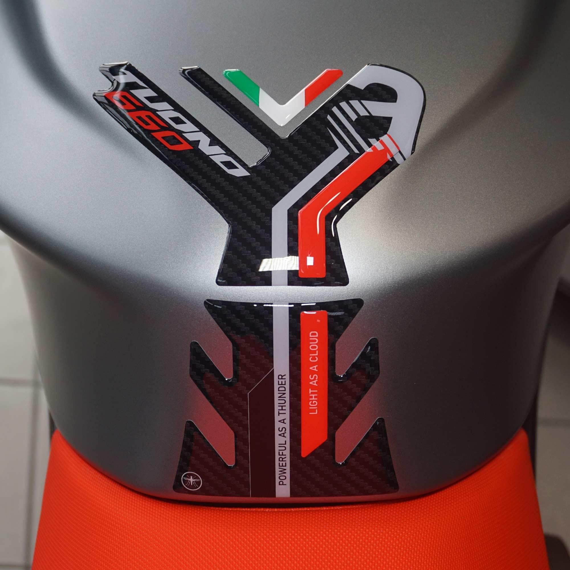 labelbike - 3D Sticker Motorcycle Fuel Tank Pad Protection and Decoration in Resin compatible with Aprilia Tuono 660 2021-2025