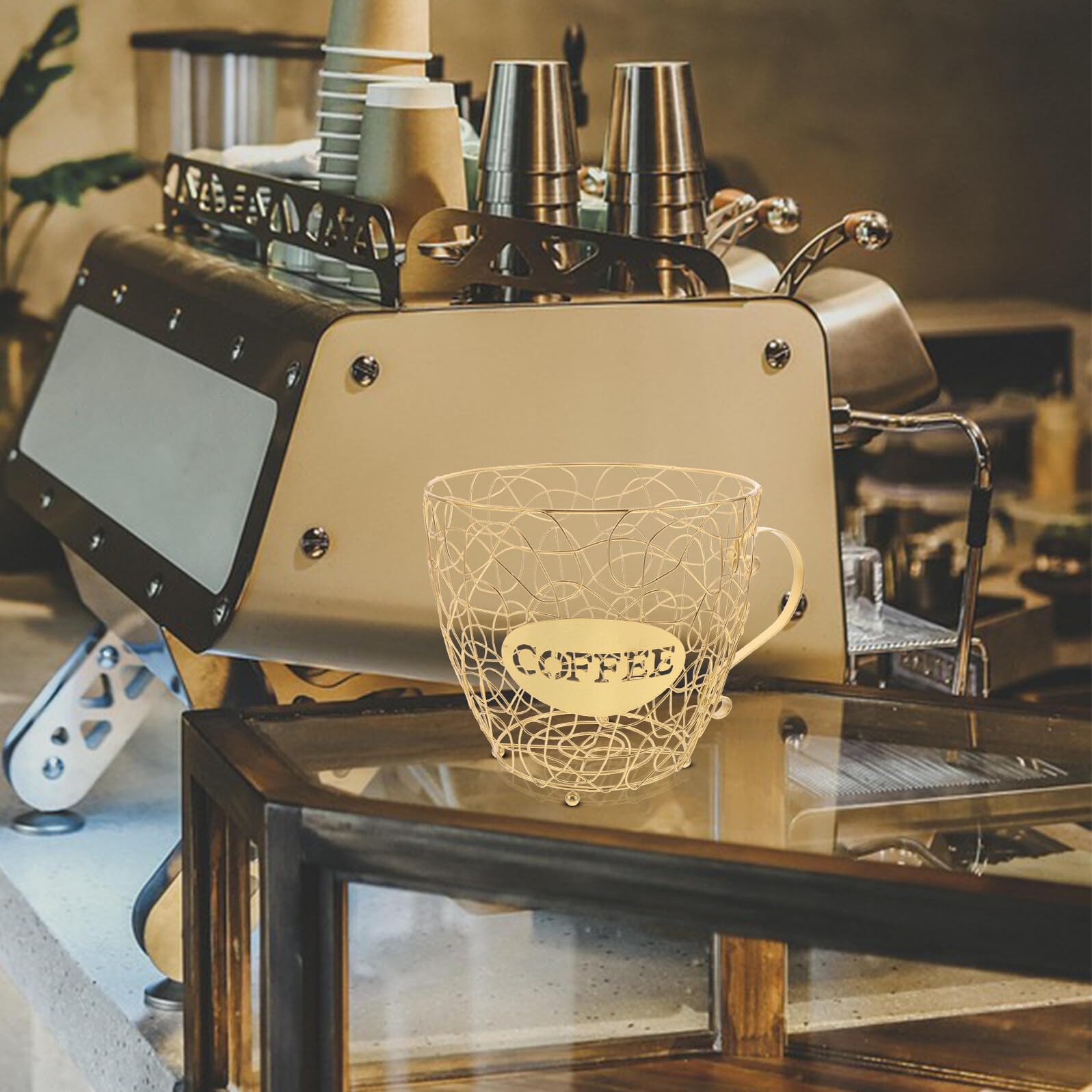Porta Cialde di Caffè in Ferro Dorato a Forma di Coppa Elegante e Multifunzionale, Design Salvaspazio, Organizer per Cucina e Bancone Bar