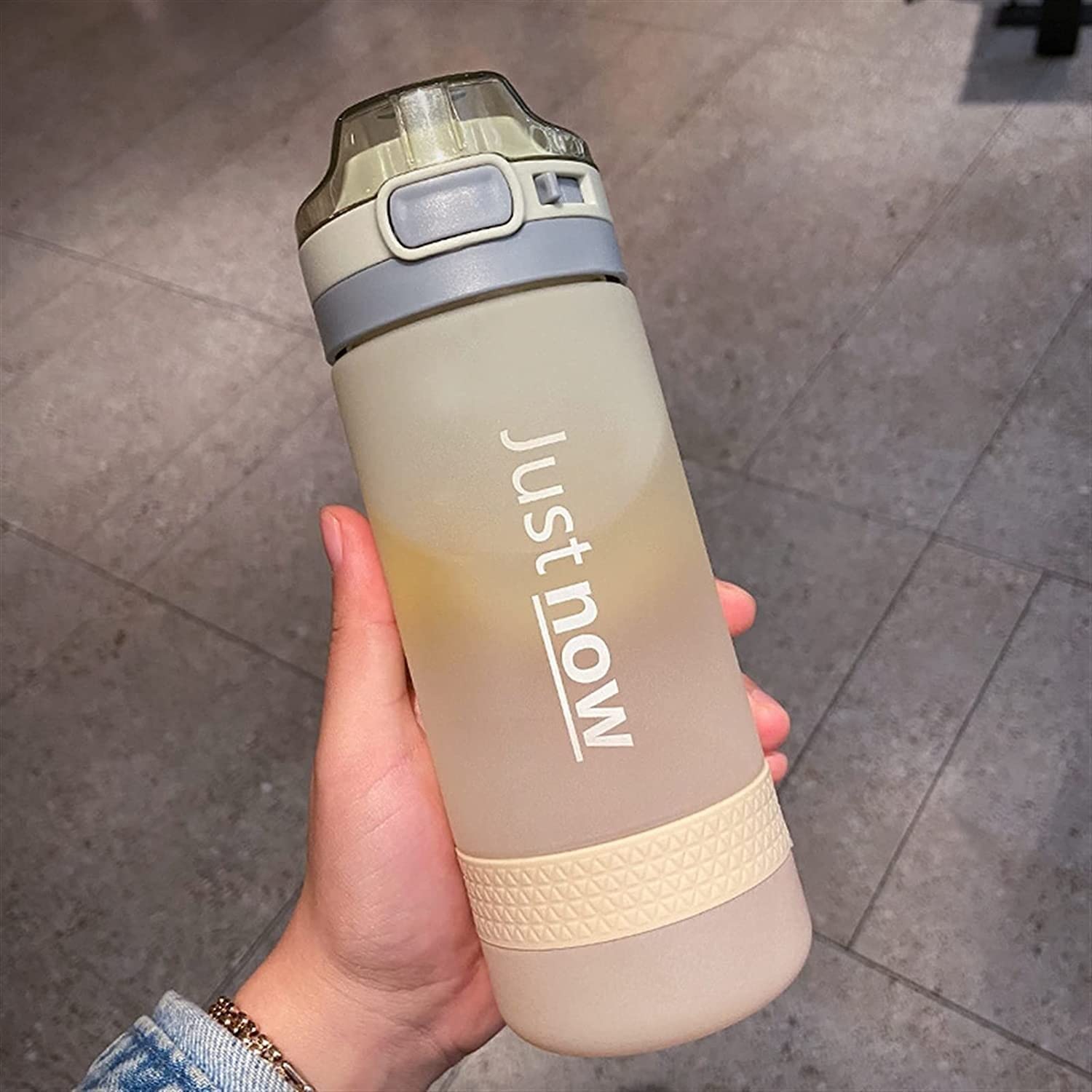 Wasserflasche Wasserflasche Aus Gefrostetem Stroh Mit Aufklebern, Auslaufsicher, Mit Becherverschluss, Wasserkocher, Bounce-Abdeckung, Kunststoff-Trinkflasche Wasserflasche Auslaufsicher ( Color : Gee