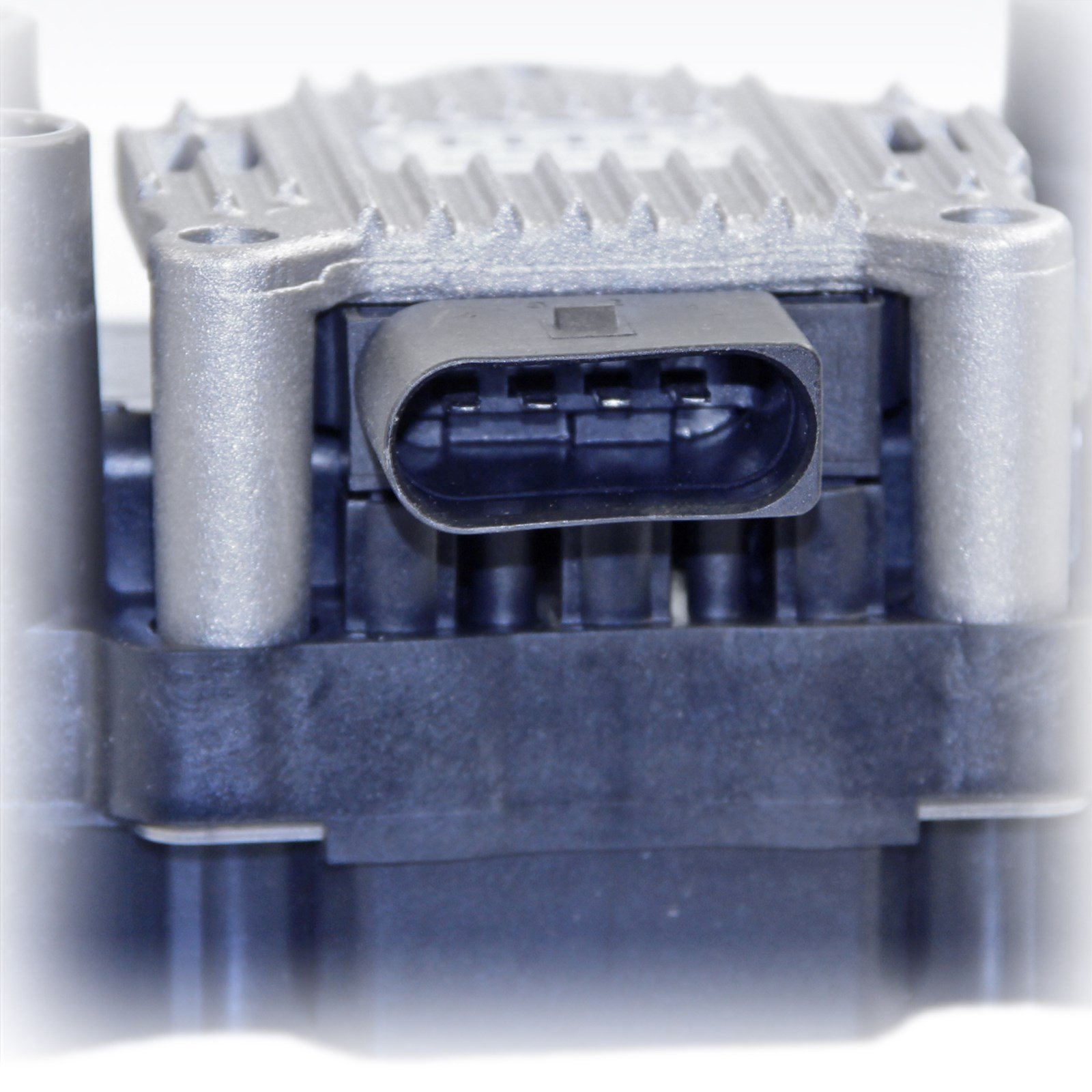 Bページ　098 Amazon.com: Bosch 0986221048 Ignition Coil : Automotive